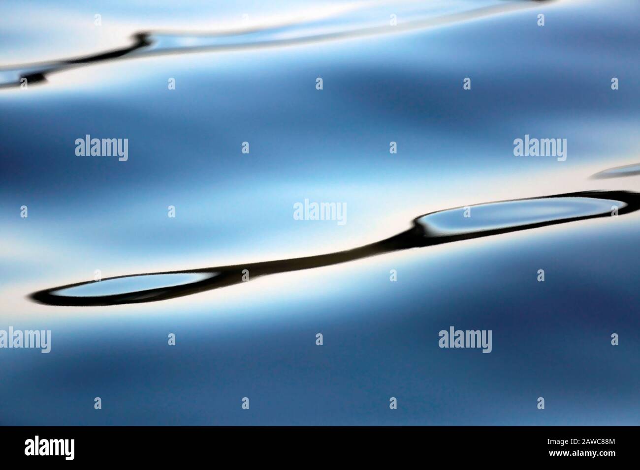 Moody Abstract Bild von Künstlerischen grafischen Wasserreflexionen für Buchumschläge oder andere künstlerische Verwendung V Stockfoto