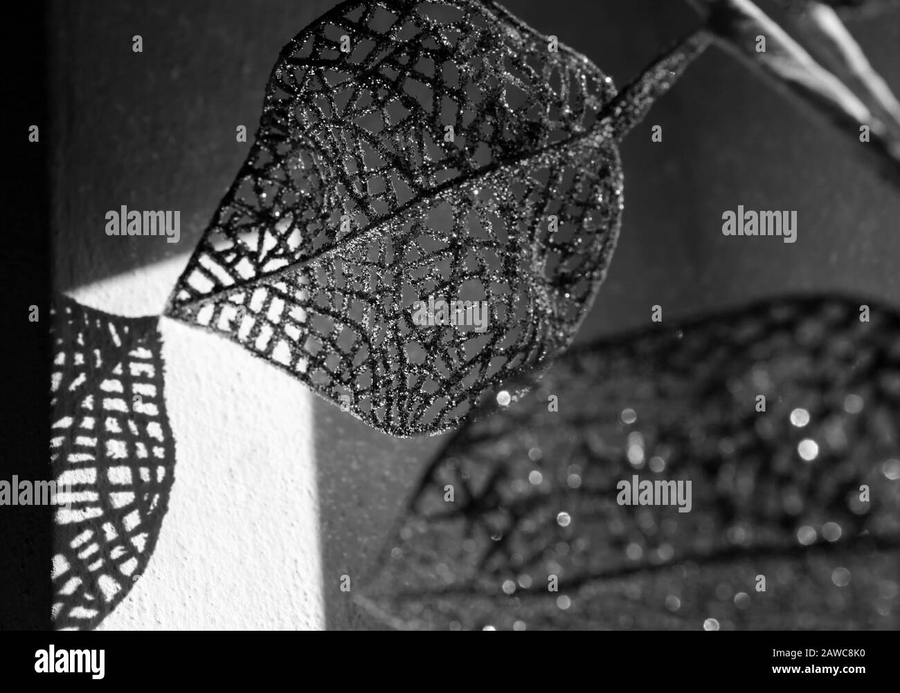 Moody Abstract Bild von Netlike Shadows for Book Covers oder anderer künstlerischer Verwendung XI Stockfoto