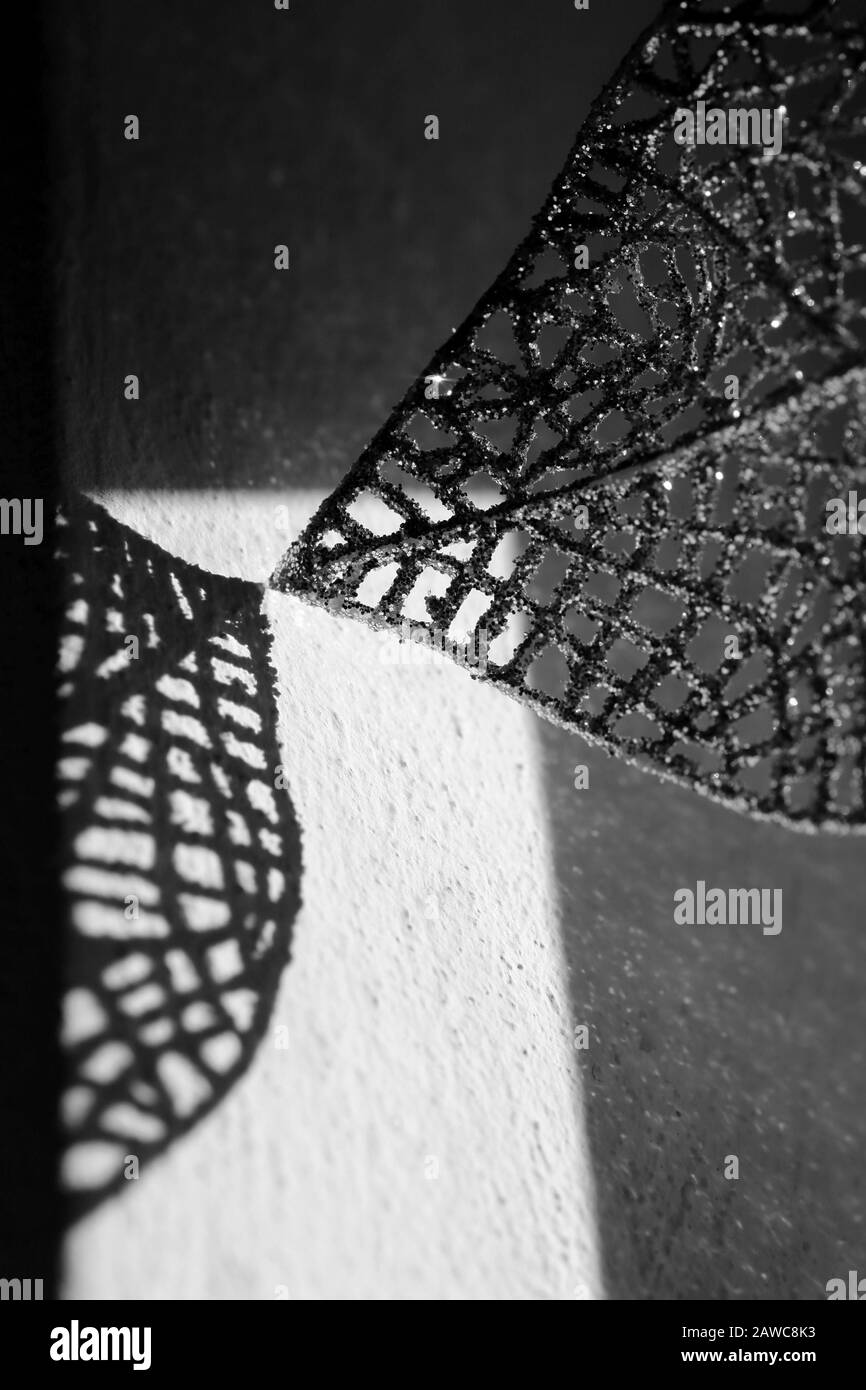 Moody Abstract Bild von Netlike Shadows for Book Covers oder anderer künstlerischer Verwendung X Stockfoto