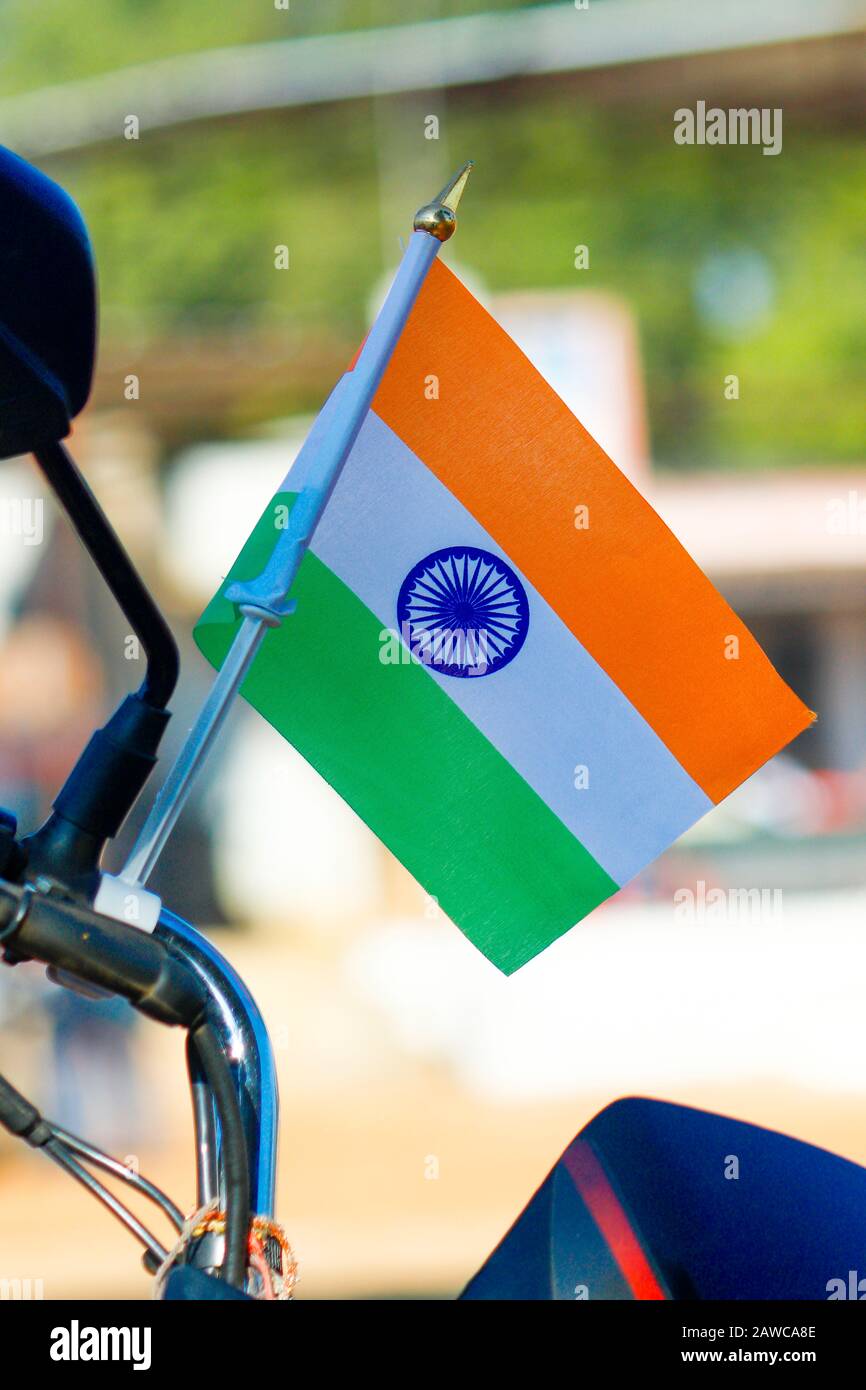 Indische Flagge am Fahrradgriff. Stockfoto