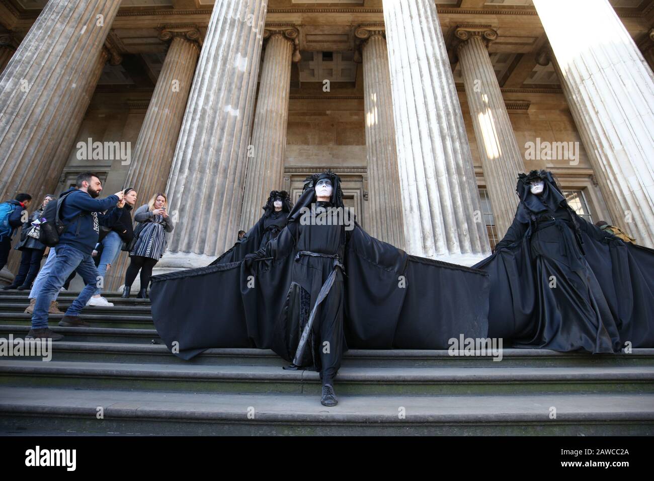 Greenpeace-Demonstranten vor dem British Museum, London aus Protest gegen BP, die die Troy-Ausstellung im Museum unterstützen. Stockfoto