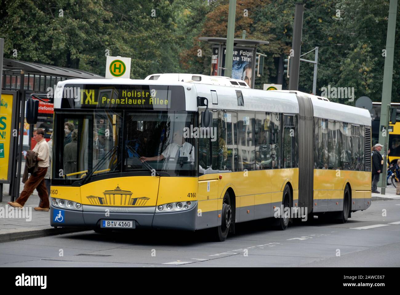 Eine Berliner Busverbindung im Zentrum von Berlin Stockfoto