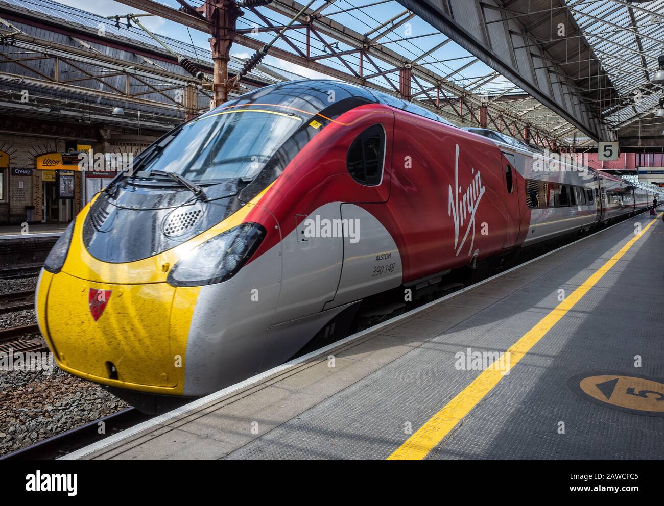 Virgin West Coast Zug am Bahnhof Preston Stockfoto