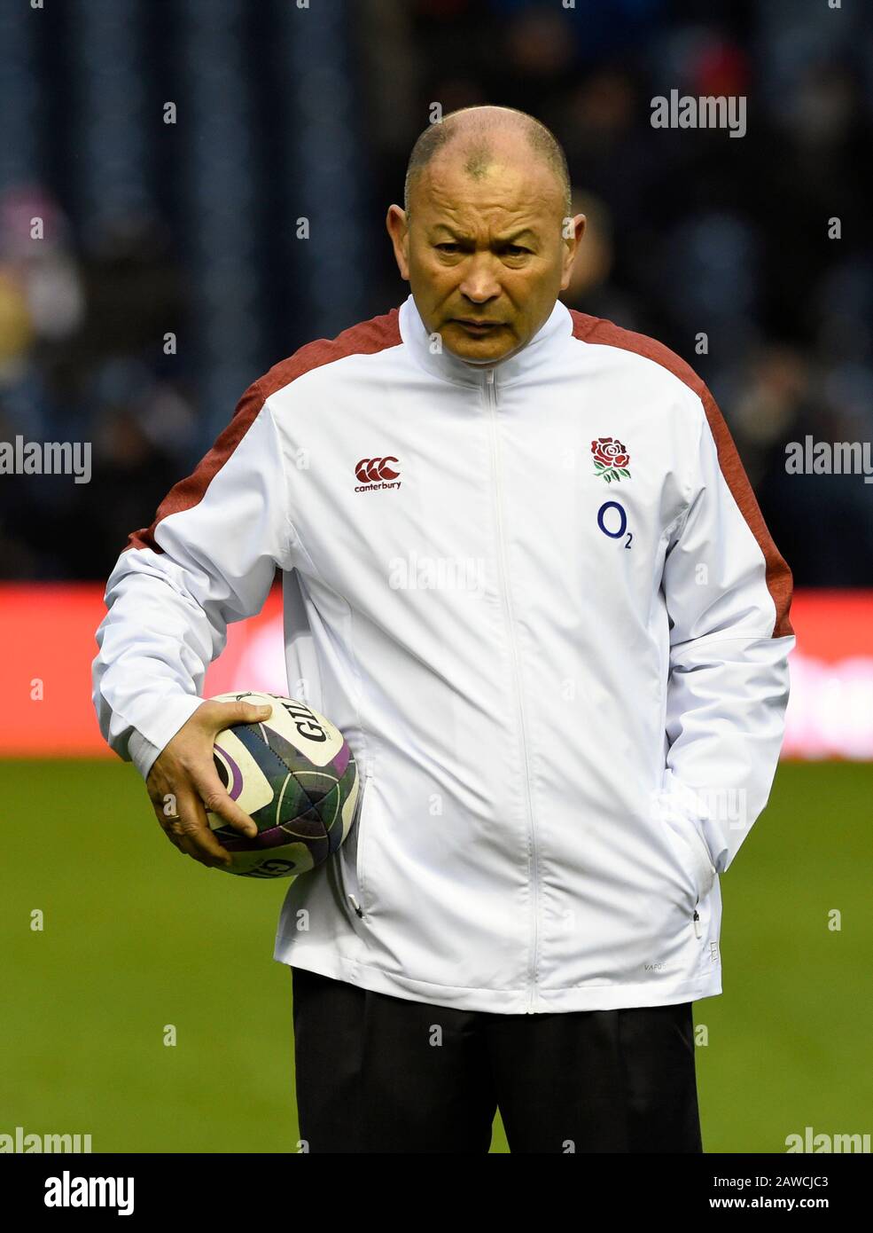 Edinburgh, Schottland, Großbritannien. Februar 2020. Edinburgh, Schottland, Großbritannien. Guinness Six Nations Test: Schottland gegen England. Englands Trainer Eddie Jones während der Aufwärmphase. Kredit: Ian Rutherford/Alamy Live News Stockfoto
