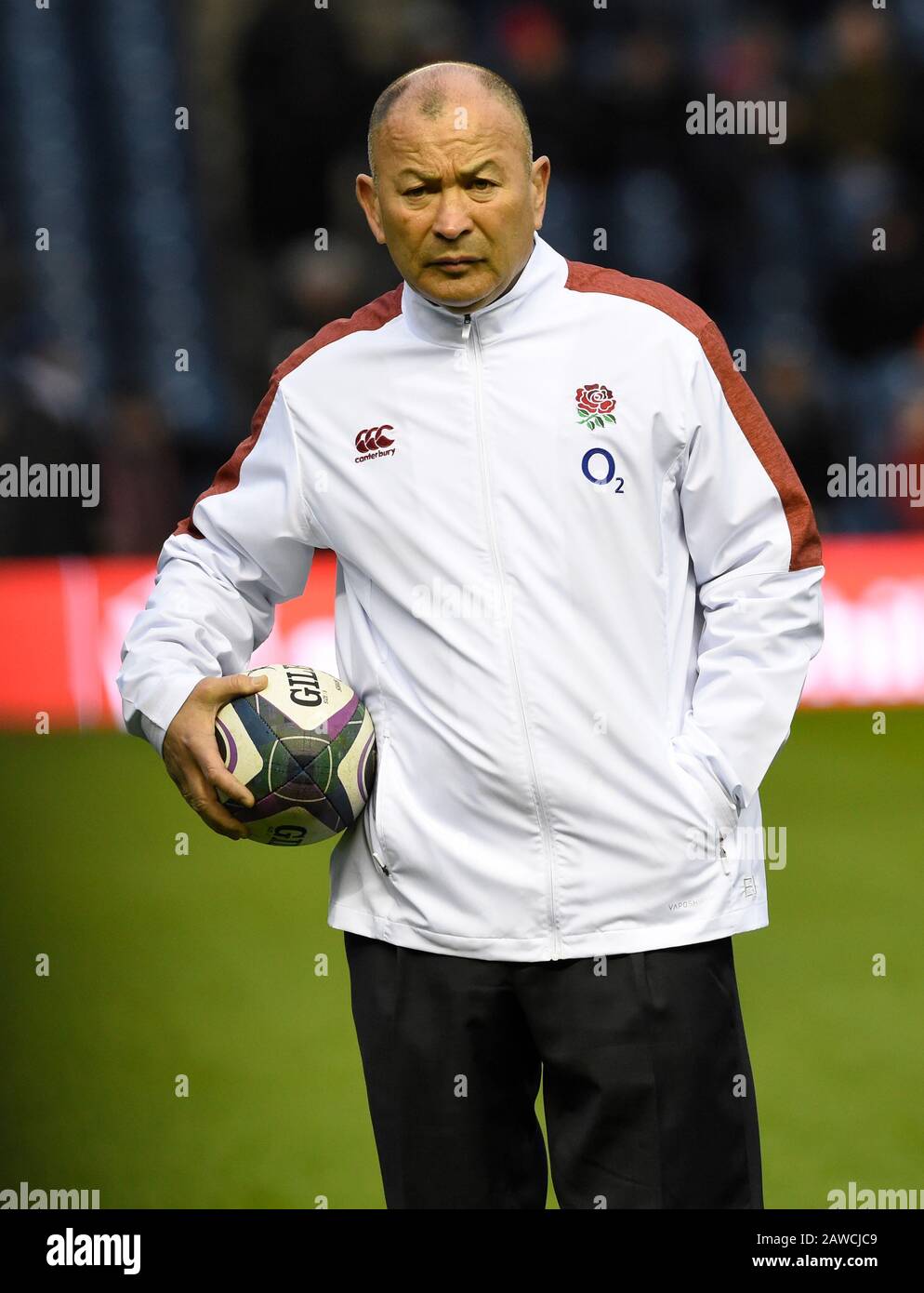 Edinburgh, Schottland, Großbritannien. Februar 2020. Edinburgh, Schottland, Großbritannien. Guinness Six Nations Test: Schottland gegen England. Englands Trainer Eddie Jones während der Aufwärmphase. Kredit: Ian Rutherford/Alamy Live News Stockfoto