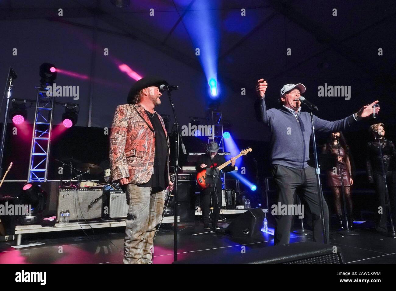 Kieselstrand, USA. Februar 2020. Monterey, Kalifornien, USA 7. Februar 2020 Clay Walker, Country- und Western-Star, tritt mit Colt Ford auf, zur Halbzeit Freiwilligenparty am zweiten Tag des AT&T Pro-Am PGA Golf-Events am Pebble Beach, befgore erscheint er bei den Oscars am Sonntag Credit: Motofoto/Alamy Live News Stockfoto