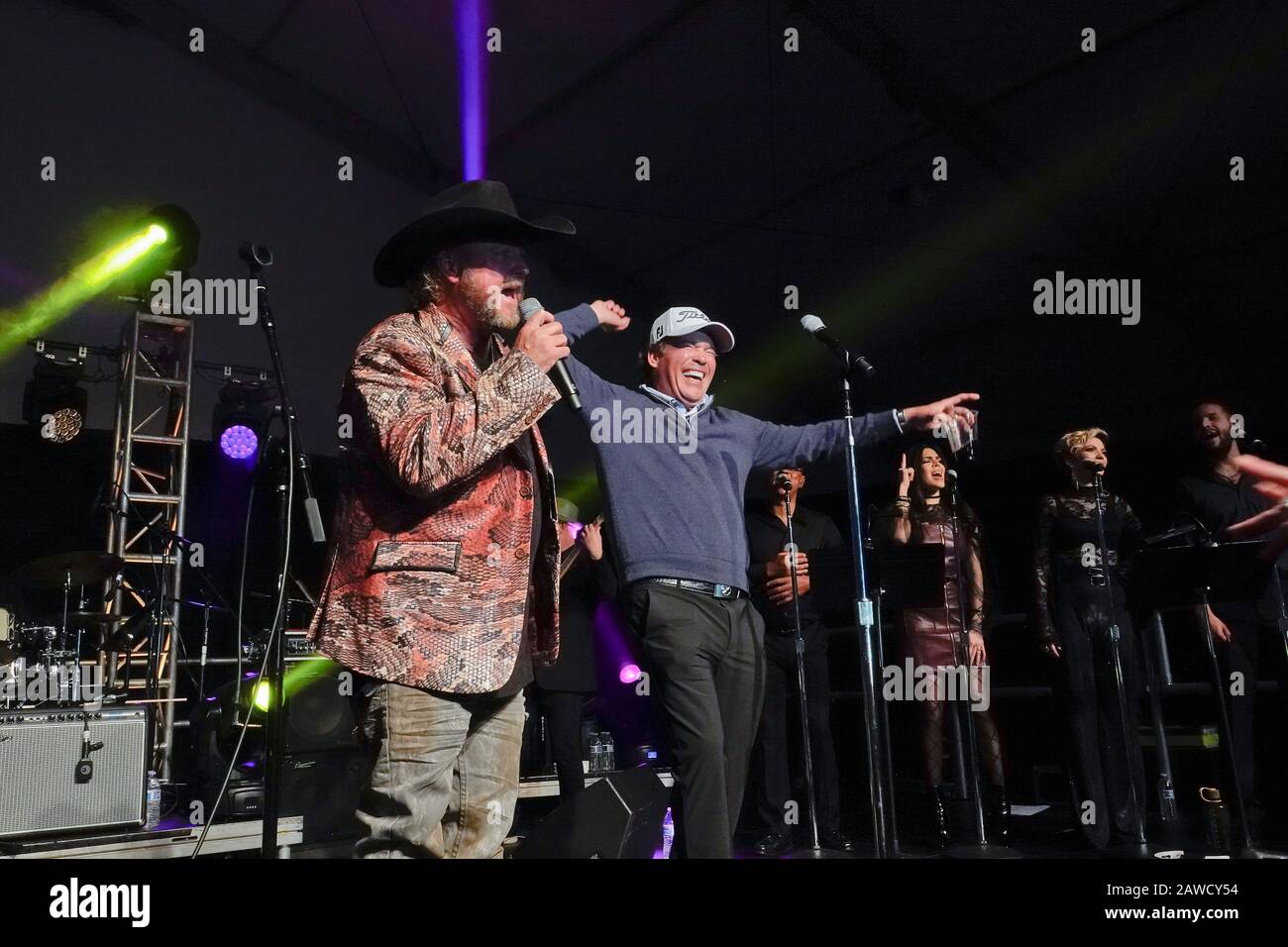 Kieselstrand, USA. Februar 2020. Monterey, Kalifornien, USA 7. Februar 2020 Clay Walker, Country- und Western-Star, tritt mit Colt Ford auf, zur Halbzeit Freiwilligenparty am zweiten Tag des AT&T Pro-Am PGA Golf-Events am Pebble Beach, befgore erscheint er bei den Oscars am Sonntag Credit: Motofoto/Alamy Live News Stockfoto