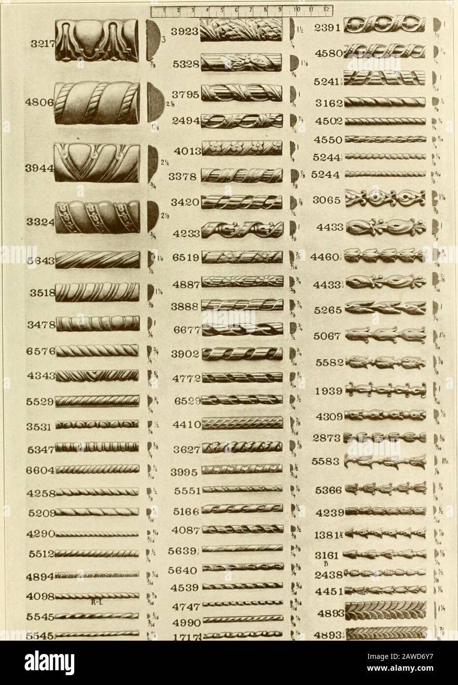 Katalog von Kapitellen, Halterungen und Kompo-Schmuck für Außen- und Innendekoration . [42] G. H. WALTER. 157 East 44th Street, New York C i t v. 55451 *"•?-?5545"?????????? • - ? 5512,^rrmiri-nrn-r-r 5326- 1717},i-finnnTTm I, 5313&gt;- BGS^SS * 24 3 8 tefa^fa^ *• t* 44511 * 4893 V 4702SSfe^tv^Sv s i? HVI (.. E. WALTER, 157 Hast 44th Street. New York City i-r-r-?-7-?-r- CJ286 Stockfoto