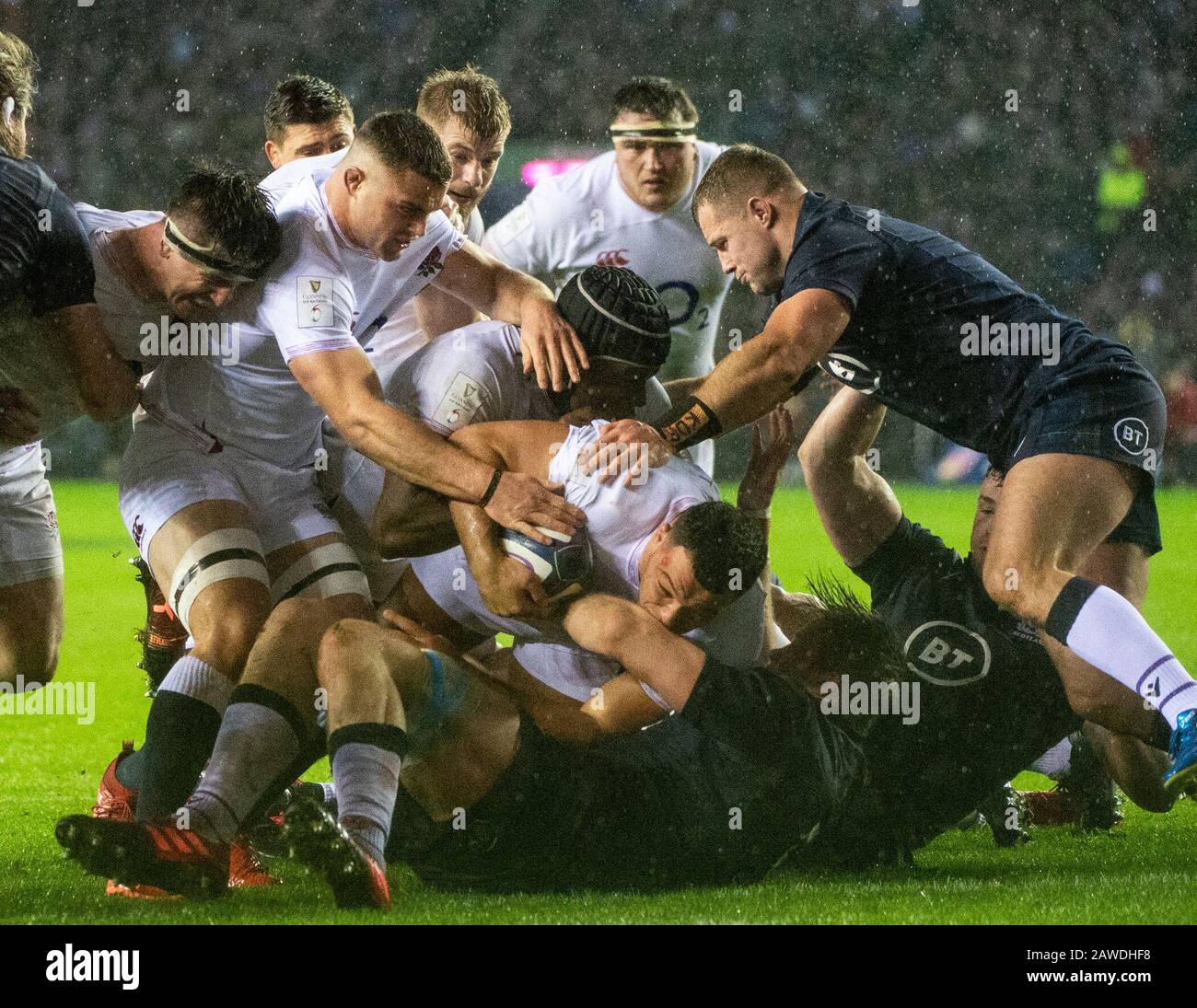 Edinburgh, Großbritannien. Februar 2020. Rugby Union - Murrayfield Stadium, Edinburgh, Schottland, UK Pic Shows: England Prop, Ellis Genge, Powers Through the Scottish Defense, um den einzigen Versuch des Spiels als Schottland Spielwirt nach England bei der 2020 6 Nations Championship im Murrayfield Stadium, Edinburgh am 8. Februar 2020 zu erzielen. ( Credit: Ian Jacobs/Alamy Live News Stockfoto