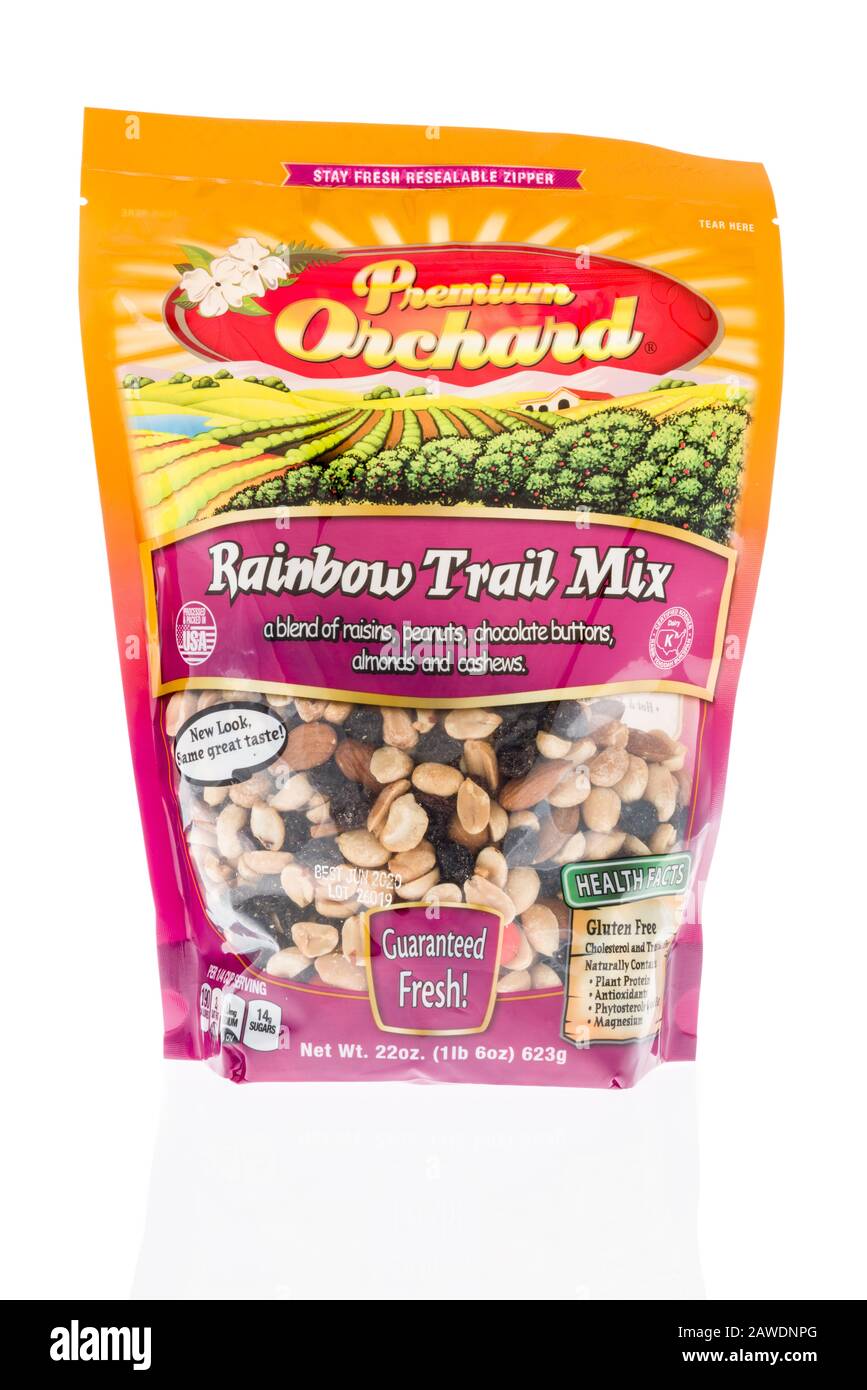 Winneconne, WI - 29. Januar 2020: EIN Paket von Premium Orchard Trail Mix auf isoliertem Hintergrund Stockfoto