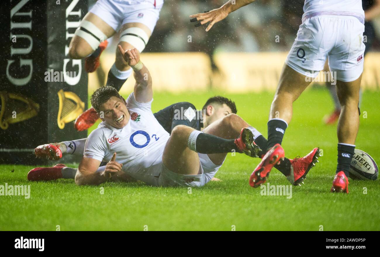 Edinburgh.Schottland, Großbritannien. Februar 2020. Edinburgh, Schottland, Großbritannien. Guinness Six Nations Test: Schottland gegen England. EnglandÕs Owen Farrell feiert, nachdem er den Ball über die Try Line berührt hat, aber der Versuch war nicht erlaubt. Kredit: Ian Rutherford/Alamy Live News. Stockfoto