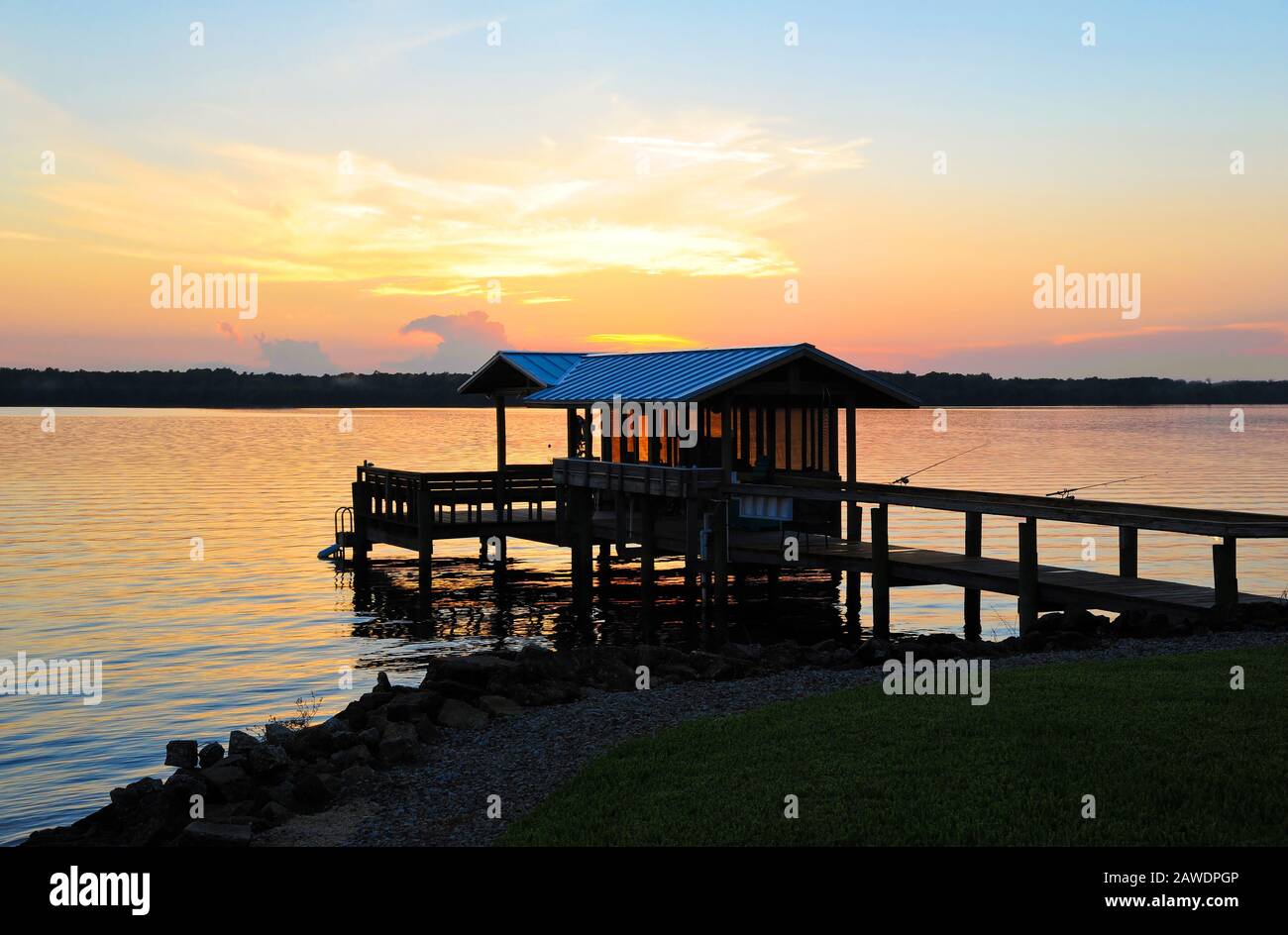 Angelboat Dock bei Sonnenuntergang am St. John's River in Florida Stockfoto