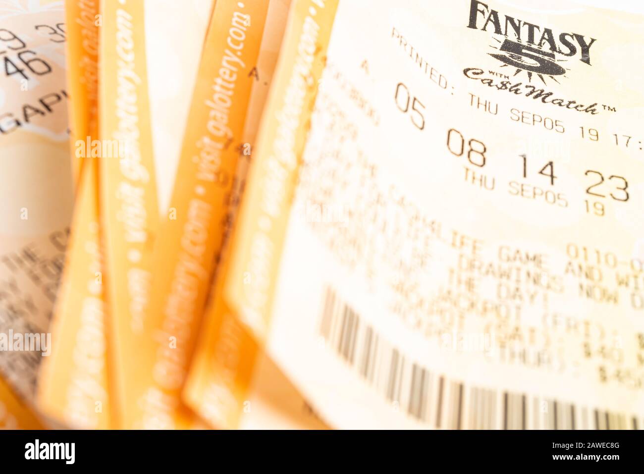 Vidalia, Georgia/USA - 9. September 2019: Nahaufnahme des gelben Lotterieausdrucktickets Georgia Fantasy 5. Stockfoto