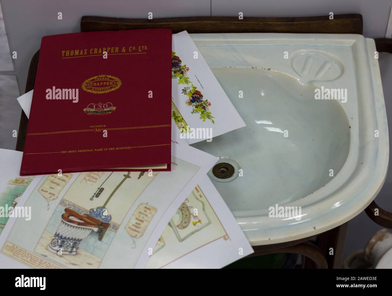 Kiew, UKRAINE - 22. DEZEMBER 2018: Werbung für das wasserwand-design von Thomas Crapper Stockfoto