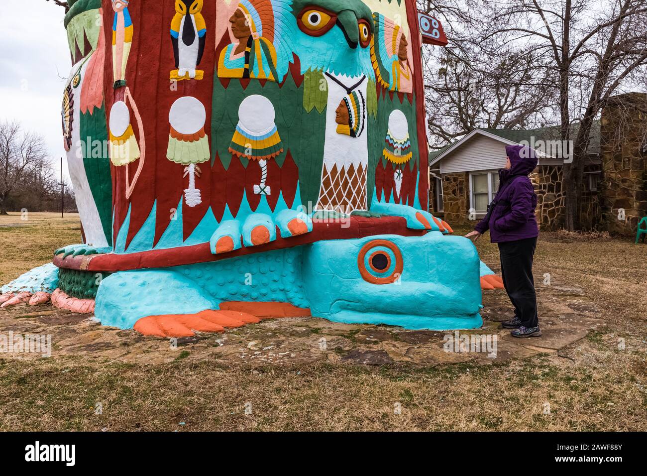 ED Galloway's Totem Pole Park, gefüllt mit Folk-Art-Totems mit einem indianischen Motiv, entlang der Route 66 in der Nähe von Foyil, Oklahoma, USA [keine Eigentumsreleas Stockfoto