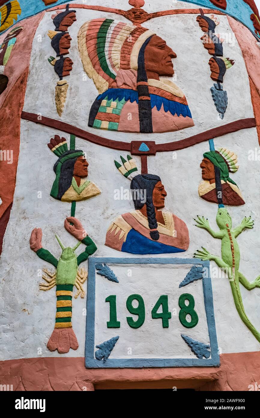 ED Galloway's Totem Pole Park, gefüllt mit Folk-Art-Totems mit einem indianischen Motiv, entlang der Route 66 in der Nähe von Foyil, Oklahoma, USA [keine Eigentumsreleas Stockfoto