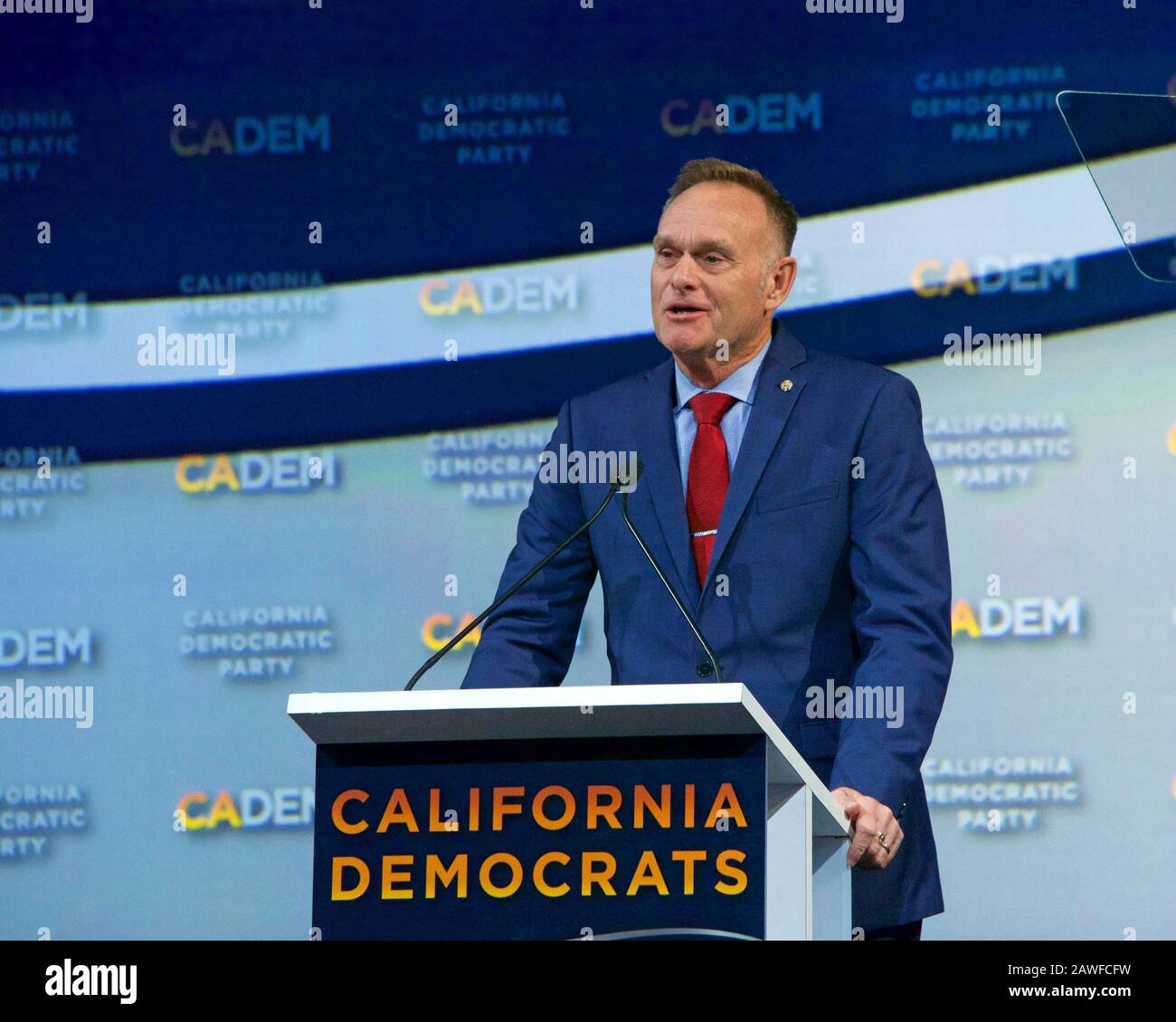 Long Beach, CA - 16. November 2019: CAL Fire Chief Tom Porter, der auf der demokratischen Partei Spricht, Die die Konvention unterstützt. Stockfoto