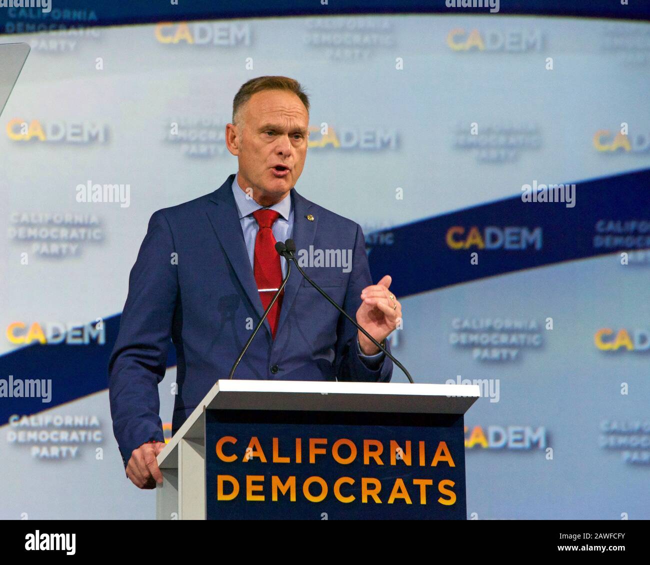 Long Beach, CA - 16. November 2019: CAL Fire Chief Tom Porter, der auf der demokratischen Partei Spricht, Die die Konvention unterstützt. Stockfoto