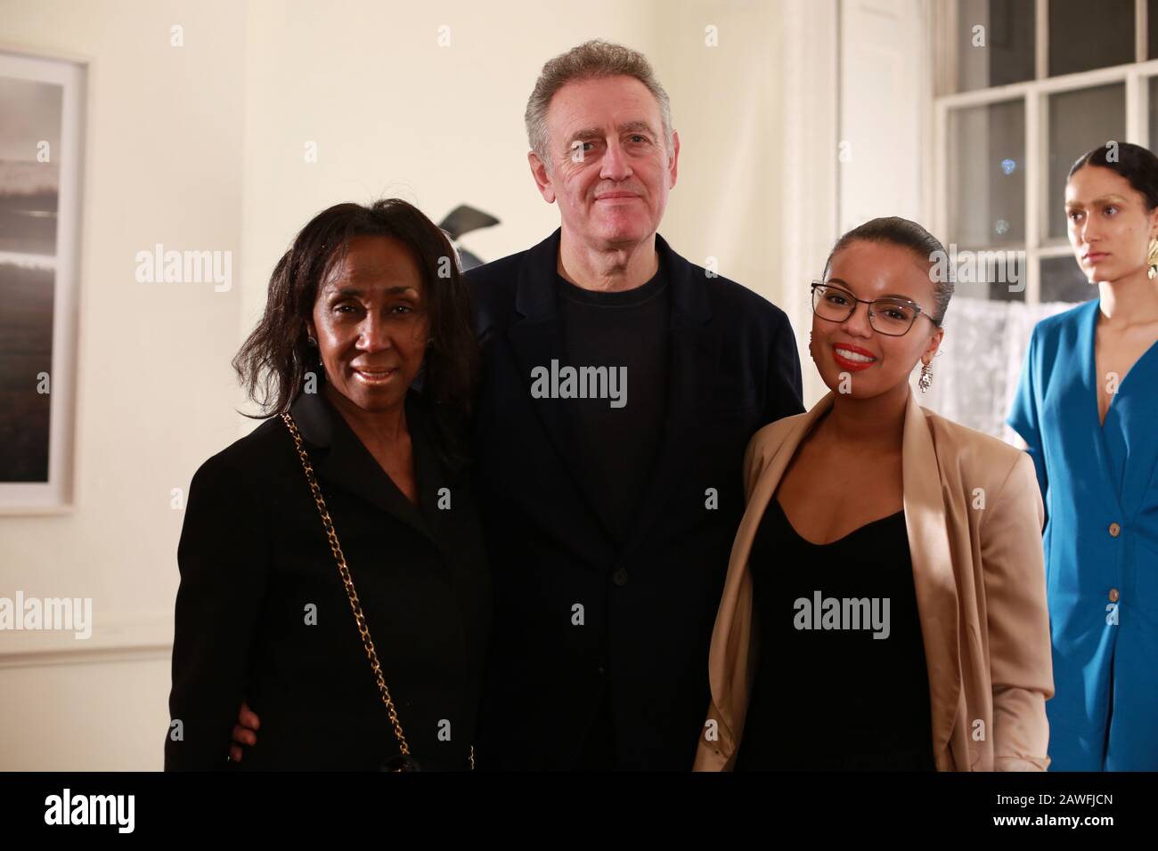 Shanna Bent in Begleitung von Theresa Roberts und Mathew Roberts während der MaisonBent Escania AW20 Präsentation: London 6. Februar 2020, Großbritannien Stockfoto