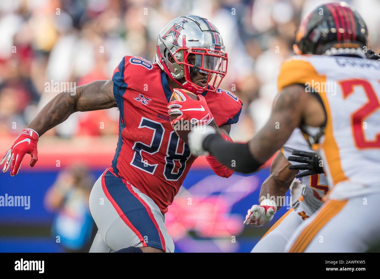 Houston, Texas, USA. Februar 2020. Houston Roughnecks Running Back James Butler (28) gibt einen tritt im XFL-Spiel zwischen den Los Angeles Wildcats und den Houston Roughnecks im TDECU Stadium in Houston, Texas zurück. Prentice C. James/CSM/Alamy Live News Stockfoto