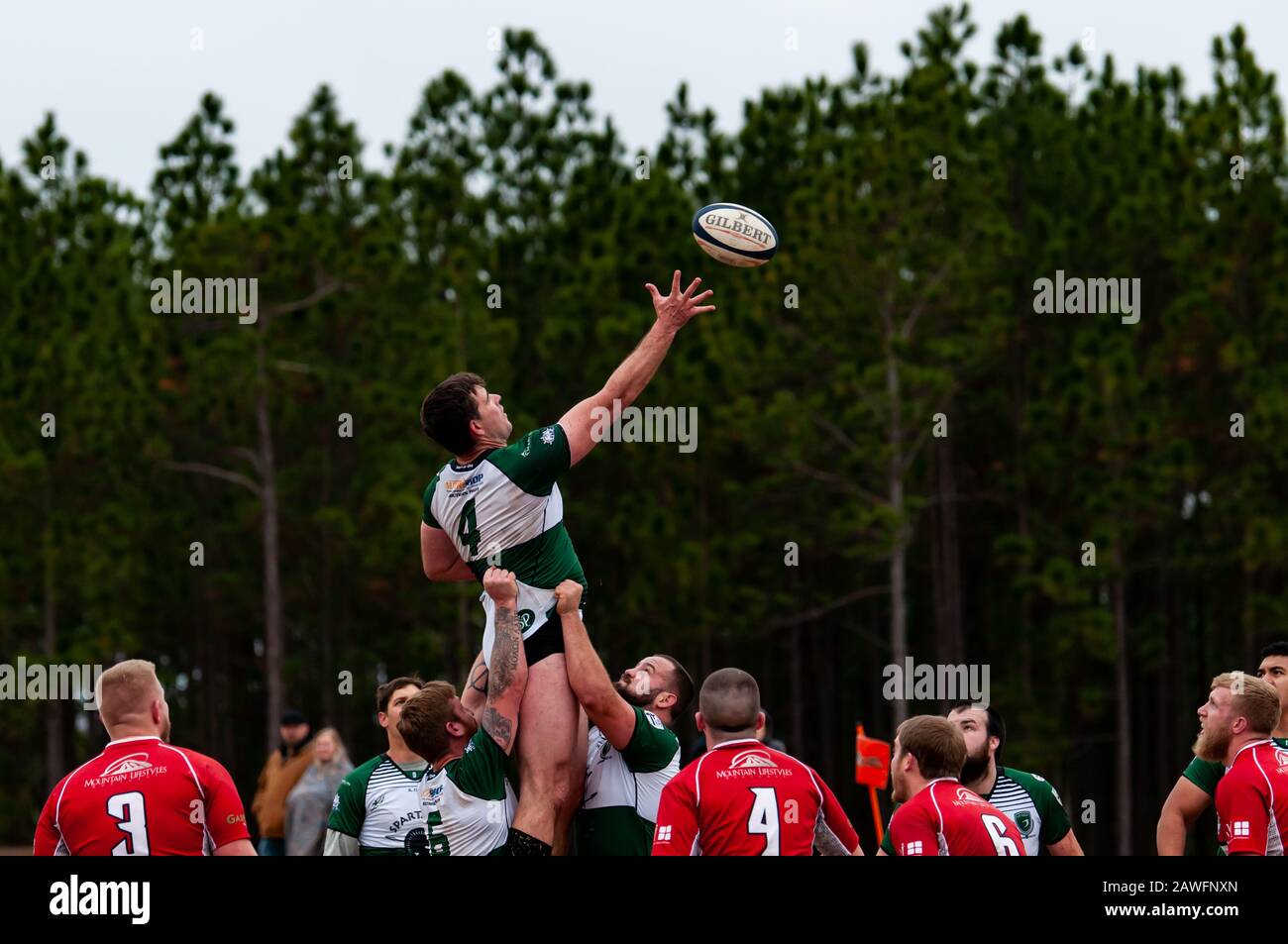 Southern Pines, North Carolina, USA. Februar 2020. 8. Februar 2020 - Southern Pines, N.C., USA - MenÃs Carolinas Geographic Rugby Union Action zwischen den Southern Pines und Asheville Rugby im National Athletic Village. Southern Pines besiegte Asheville 36:20. Gutschrift: Timothy L. Hale/ZUMA Wire/Alamy Live News Stockfoto