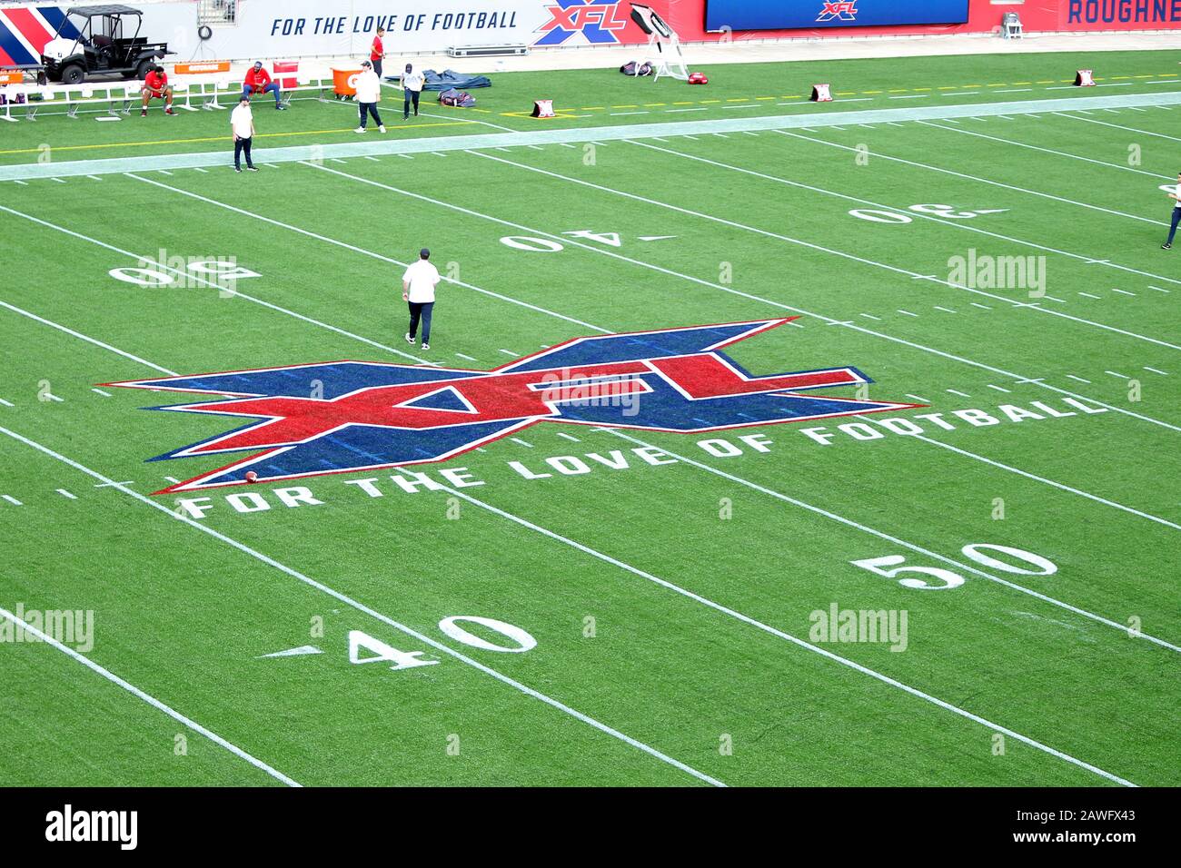 Houston, Texas, USA. Februar 2020. Ein erhöhter Schlag im Mittelfeld des TDECU Stadium vor dem regulären Saisonspiel der XFL zwischen den Houston Roughnecks und den Los Angeles Wildcats in Houston, TX am 8. Februar 2020. Kredit: Erik Williams/ZUMA Wire/Alamy Live News Stockfoto