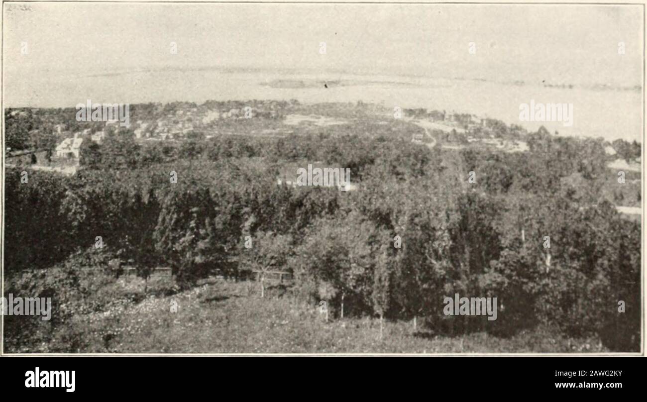 Die physische Geographie des Staates New York . l Rept. New Jersey Geol. Survey, 1885, 57-96;Davis, Proc. Amer. Acad. Arts and Sciences, XXXI, 1896, 303-332; Gulliver, Proc.Amer. Acad. World, Deutsch, Kultur, Wissenschaft, XXXIX, 1899, 151-258. Für einen Hinweis auf eine Vielzahl anderer Papiere auf New York Hafen und in der Nähe, veröffentlichten viele in US CoastSurvey Reports, siehe Nat. ACAD. Of Science Biographical Sketches, Vol. I, 1877,205-212 (Literaturverzeichnis von A. D. Bache). Tin S/Klf I.I IKS 32] Vor Sandy Hook Lia&lt;l wurde mit seinem aktuellen Po-sition vor den Xavesink-Highlands gebaut, Tin-Ocean winkelt direkt auf Stockfoto