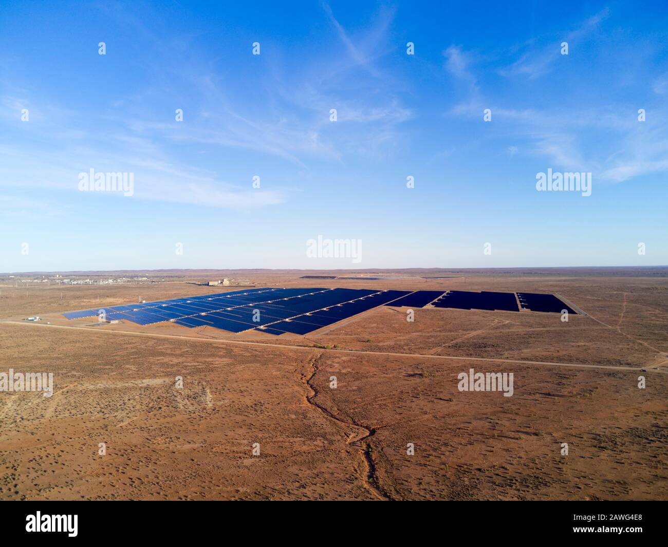 Antenne der Solarfarm, die am Broken Hill Outback Western New South Wales gebaut wurde Stockfoto