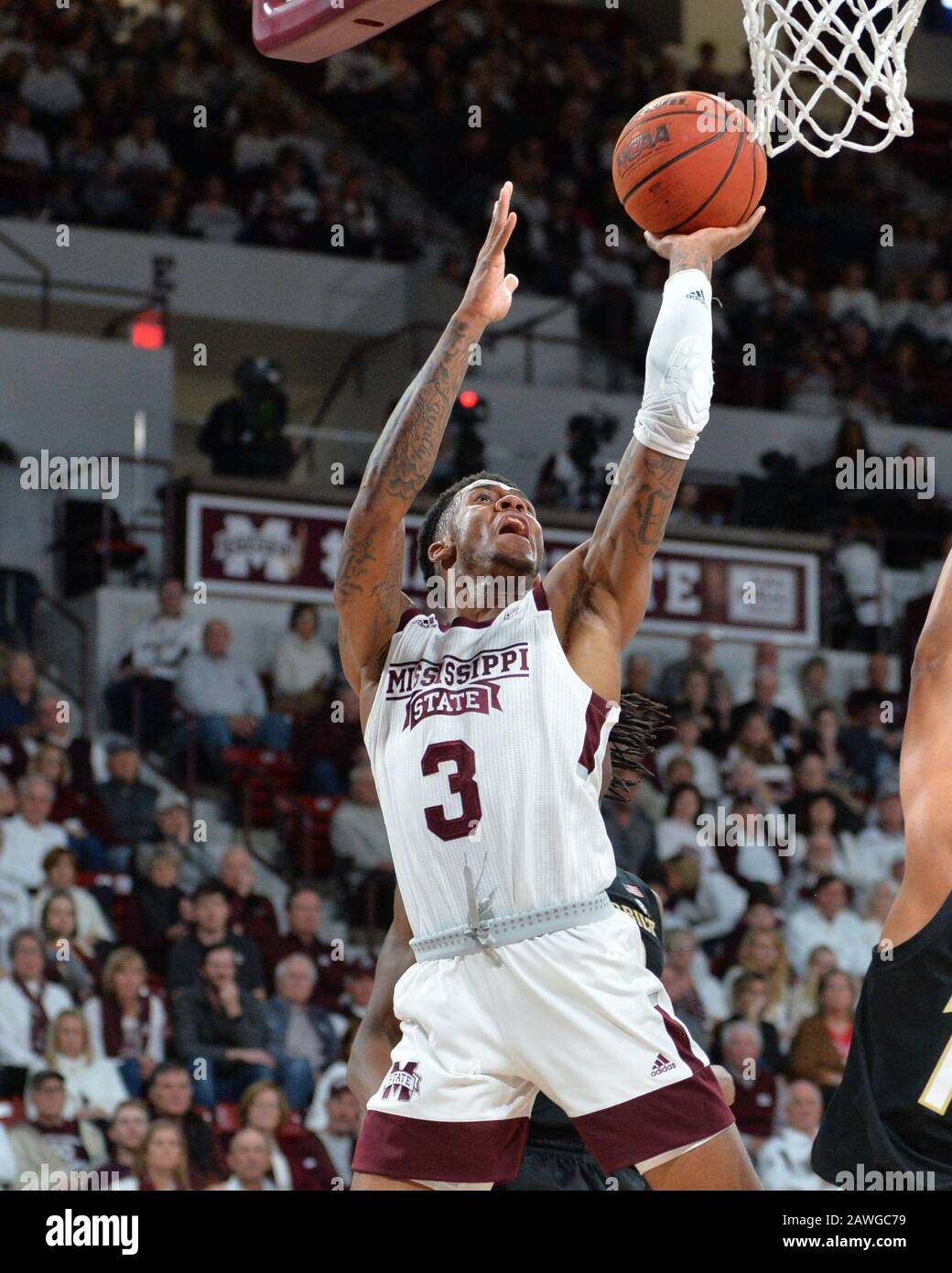 Februar 2020: Mississippi State Guard, D.J. Stewart Jr. (3), geht während des NCAA-Basketballspiels zwischen den Vanderbilt Commodores und den Mississippi State Bulldogs im Humphrey Coliseum in Starkville, MS, in den Korb. Kevin Langley/Sports South Media/CSM Stockfoto