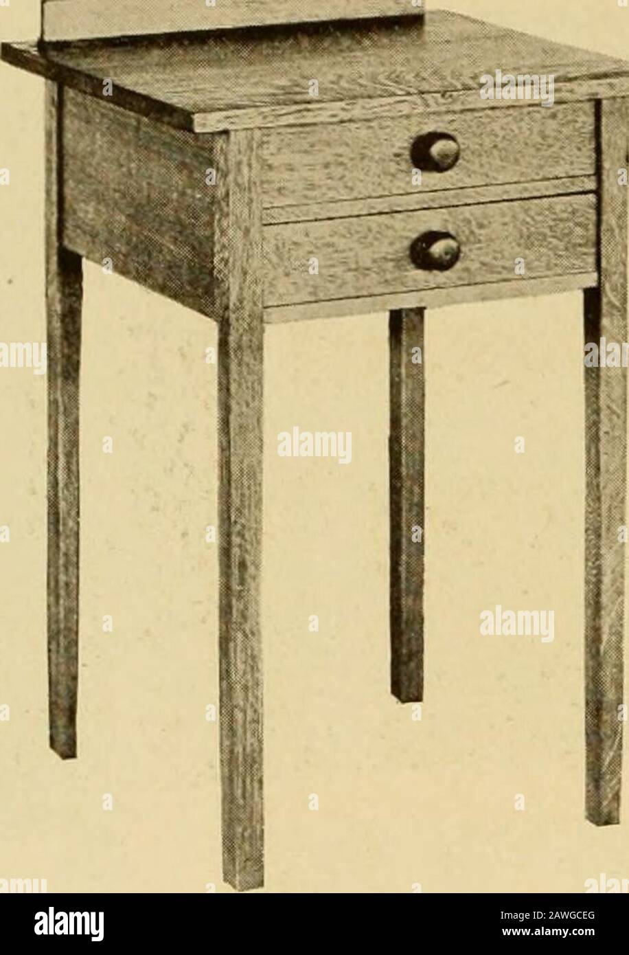 Katalog der Handwerkermöbel von Gustav Stickley in Den Handwerkerwerkstätten Eastwood, N. Y. No. 220 COUCH BED .124.00 Floss Matratze 12.50 BOX Feder 13.50 KOMPLETT, einschließlich Floss MAT-TRESS UND BOX SPRING 50.00CR.AFTSMAN LEINWANDSPREIZUNG, EM-BROIDERED, EXTRA 8,00 HÖHE 34 in., LÄNGE 84 in.WIDTH 36 in. EXTRA KISSEN. Nr. 641 STANDHÖHE 29 Zoll BREITE 20 Zoll Tiefe IST Zoll HOLZKNÖPFE 10,00 USD Nr. 642 STANDHÖHE 30 Zoll BREITE 22 Zoll Tiefe 17 Zoll HOLZKNÖPFE 12,00 USD Stockfoto