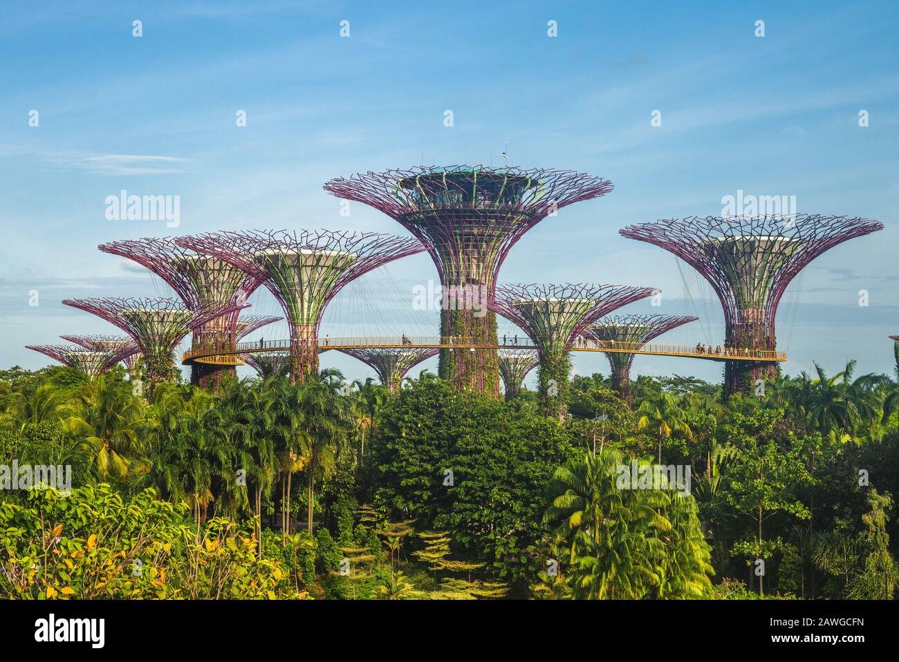 Landschaft von Gärten durch die Bucht in Singapur Stockfoto