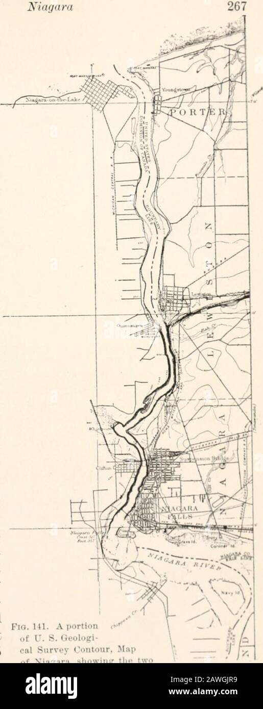 Die physische Geographie des Staates New York. CAN Book Co., New York, 1896, 203-236; Grabau, Bull New York State Museum Nr. 45 (Vol. 9), 1901. 2Blackwell (Amer. Jourii. SCI., XLVI, 1844, 67), schätzt das Volumen von Niagarato auf 22.440.000 Kubikfuß oder 1.402.500.000 Pfund pro Minute. (266) führt unter LakeErie, dem unteren Be-neath-Lake Ontario, vorbei, wo es sich um eine Sulakustrine-es-Carpment handelt. Das Karpment, das die Ober- und Unterebenen voneinander getrennt, ist steil abschlingt und unterlaidby der sehr massive Niagara Kalkstein, der den sur-face Felsen der obersten Ebene zu einem Punkt Ashlort Abstand abo bildet Stockfoto