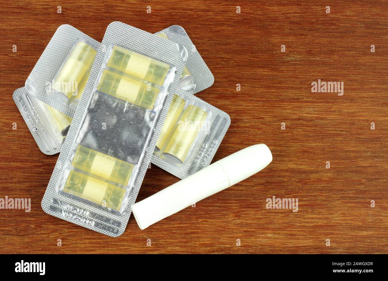Zigaretten-Nikotin-Ersatz-Inhalator und Kartuschen Stockfotografie - Alamy