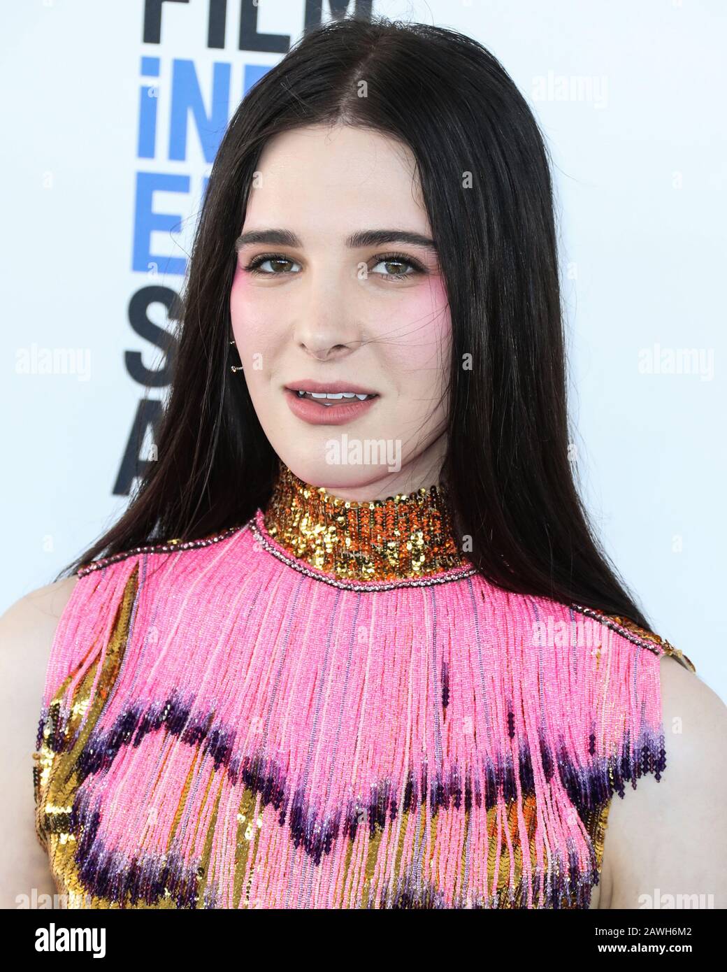 Santa MONICA, LOS ANGELES, KALIFORNIEN, USA - 8. FEBRUAR: Hari Nef kommt bei den Film Independent Spirit Awards 2020 an, die am 8. Februar 2020 in Santa Monica, Los Angeles, Kalifornien, USA, abgehalten werden. (Foto von Xavier Collin/Image Press Agency) Stockfoto