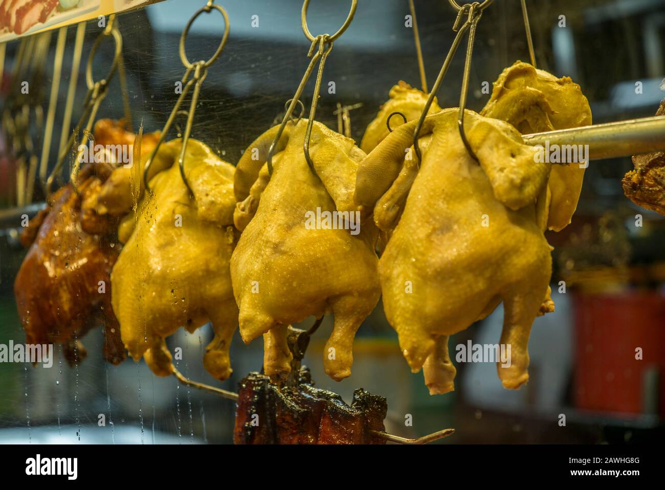 Geröstetes und gedämpftes Huhn an einem Straßenhändler in Singapur Stockfoto