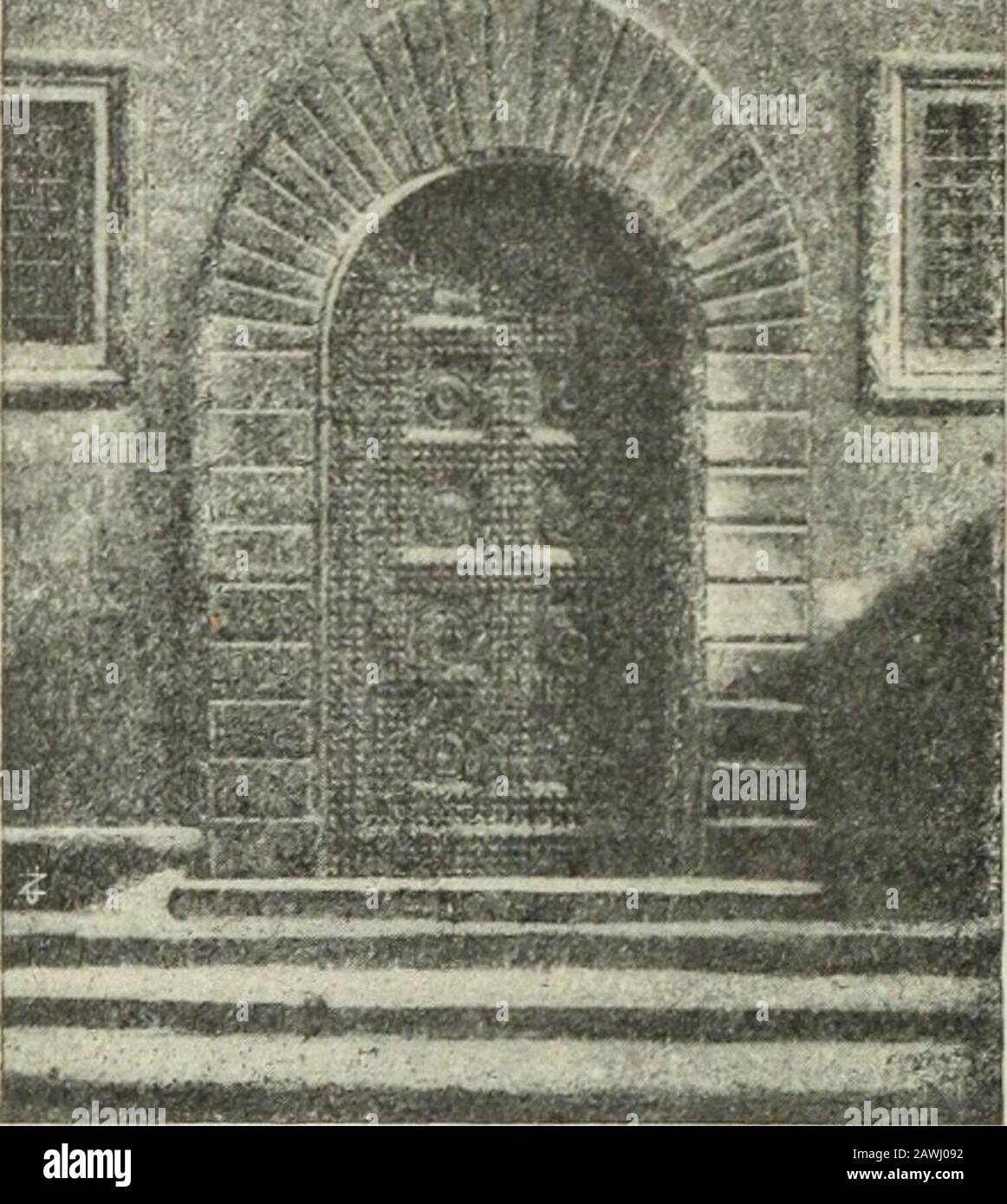 La Casa fiorentina e i suoi arredi nei secoli XV e XV . i completamente, e non tornò a fiorire che dopo il Mille nset- mrnmmm trione dEuropa, dove le cat-tedrali romaniche, e più le go-tiche, si fregiardi stupendifinoni, storioni Celebranti infulgidi colori la gloria di Dioe i trionfi della fede. E, datele condizioni di clima, è natu-rale che un Tal gere di ser-rarne, che chiude perfettamenteil vano della finestra cola mi-nor riduzione possibile di luce, fosse applicato anche agli edi-fizii i nei paesi settentrio-nali prima che da noi civili. In Italia larte delle fine-stre di Stockfoto
