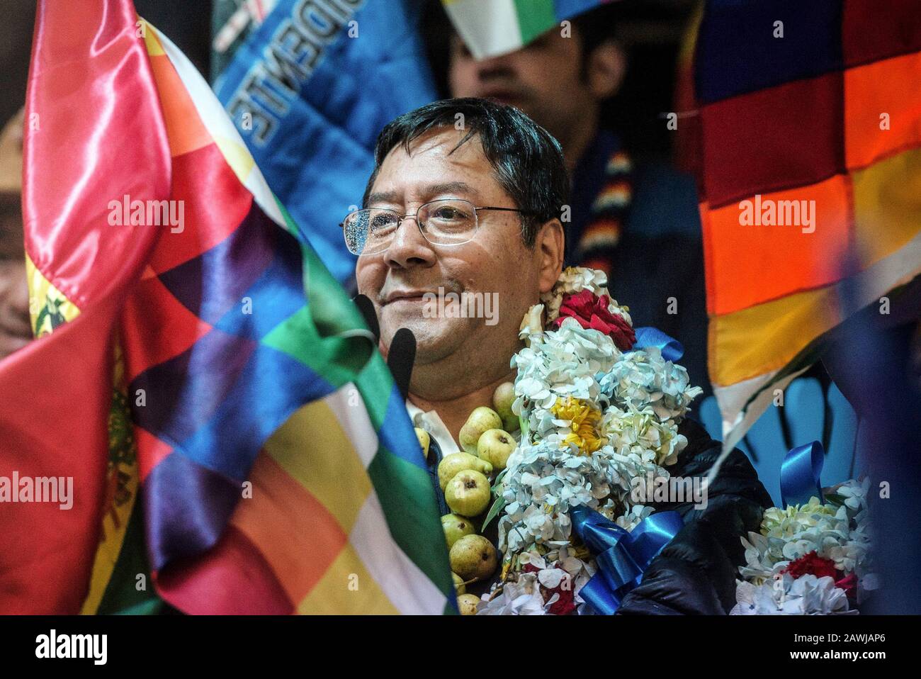 El Alto, Bolivien. Februar 2020. Der Präsidentschaftskandidat Luis Arce von der Partei Movimiento al Socialismo (MAS) ist auf der Eröffnungsveranstaltung. Die Neuwahl am 3. Mai kommt mehr als sechs Monate nach der Präsidentschaftswahl im Oktober, die von Manipulationsvorwürfen überschattet wurde und aus der Morales als Sieger hervorging. Credit: Ivan Perez / dpa / Alamy Live News Stockfoto