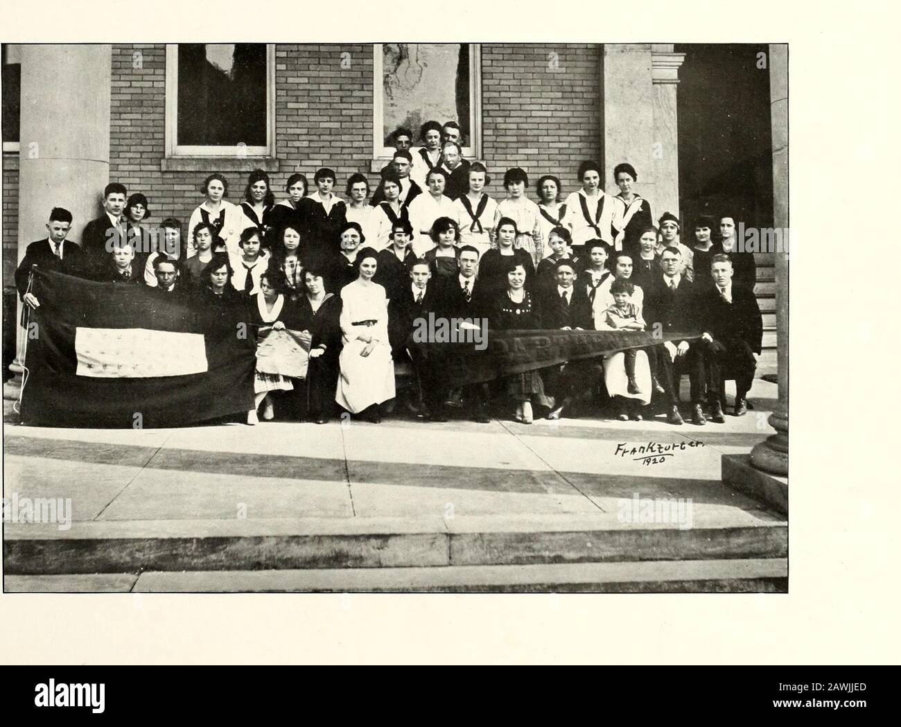 Cohongoroota. Oldie Ireland. Frances Show, Lewis I &gt;ennison, Martha Kable, Louise Slane. Dale Eversole, Mac Keiin. Bess Sperow, Elizabeth Feagans, Gladys Kidwell, Goldie Smith. Dora Fearnow, Marjorie Lipscomb, Kathleen Turner, Anna Ferrell, Richard Little. Helen Whitaker, H. P. Flickinger, Floyd Mackenzie. Hilda Whiting, Leota Folk, Winters Martin. Hazel Williams, Geneive Freeman, Louise Martin. Isabel Winters. Catherine Garman, Leona McKee, Newton Wolford. Jason 4S. Stockfoto