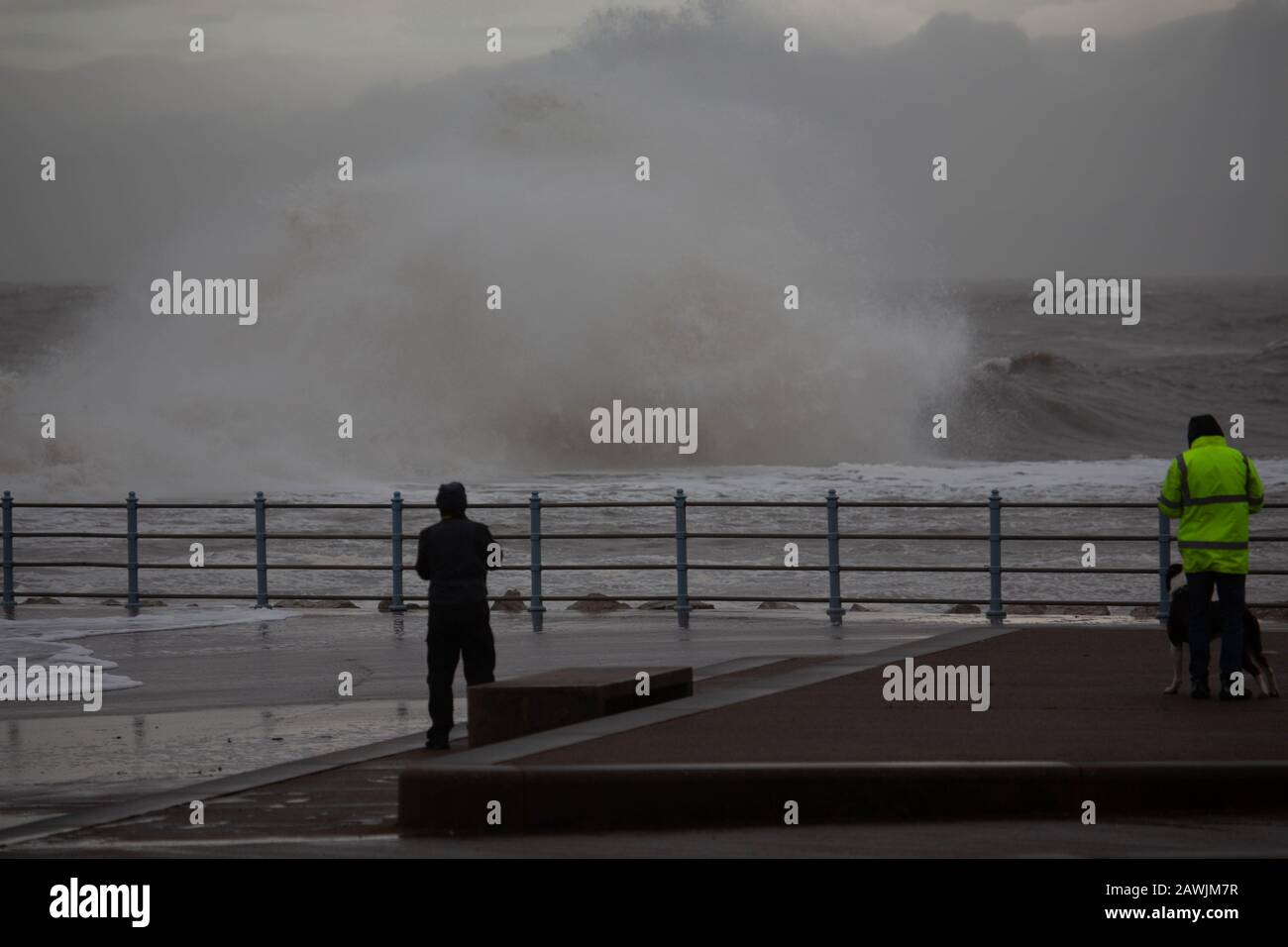 Grosvenor Breakwater, Heysham, Lancashire, Großbritannien. Februar 2020. High Tide sah das Wasser der Morecambe Bay nach oben der Grosvenor Breakwater Credit: Photographing North/Alamy Live News Stockfoto