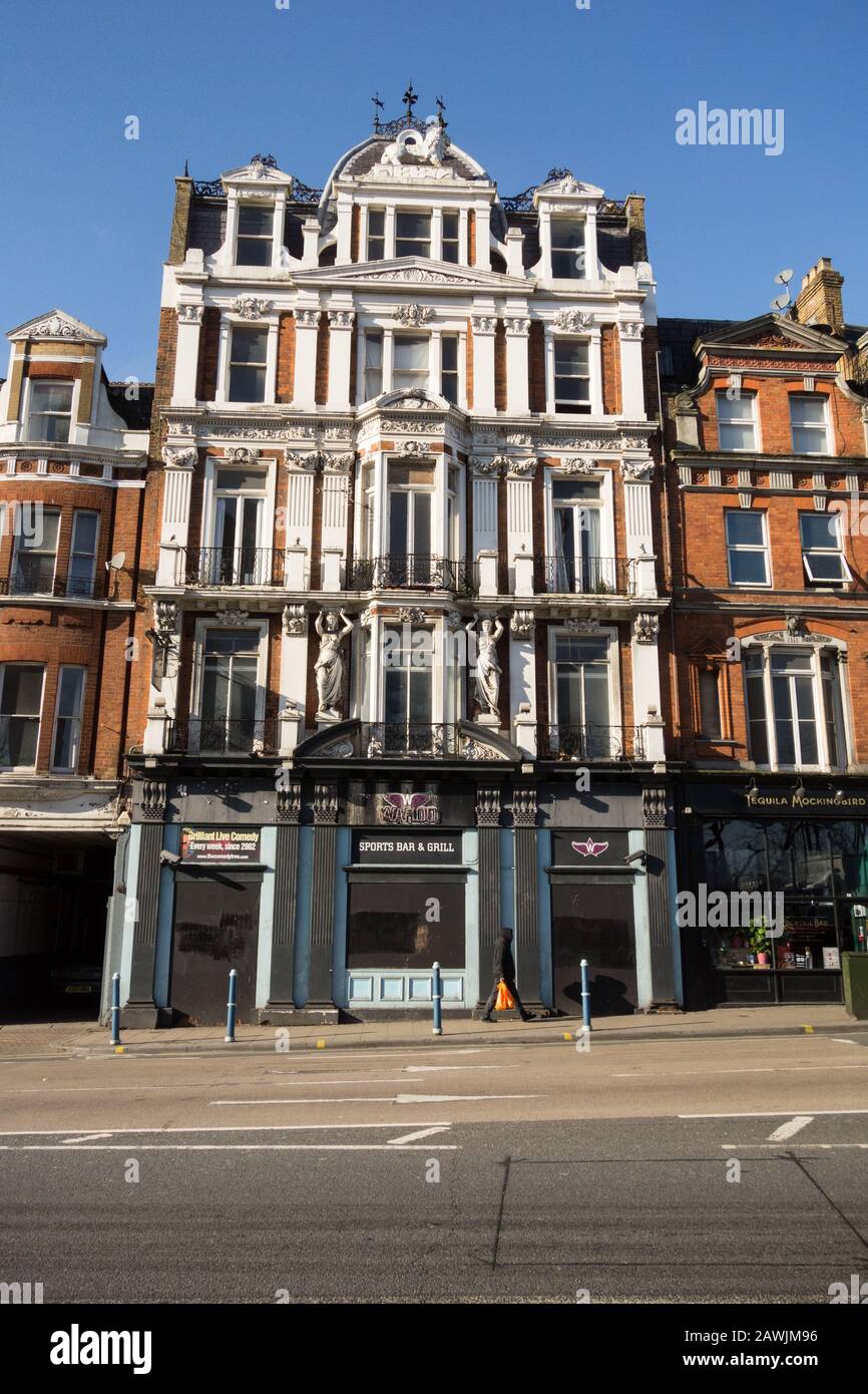 Das Äußere des ehemaligen White Lion Pubs ist jetzt eine Wahoo Sports Bar and Grill in der Putney High Street, Putney, London, SW15, Großbritannien Stockfoto