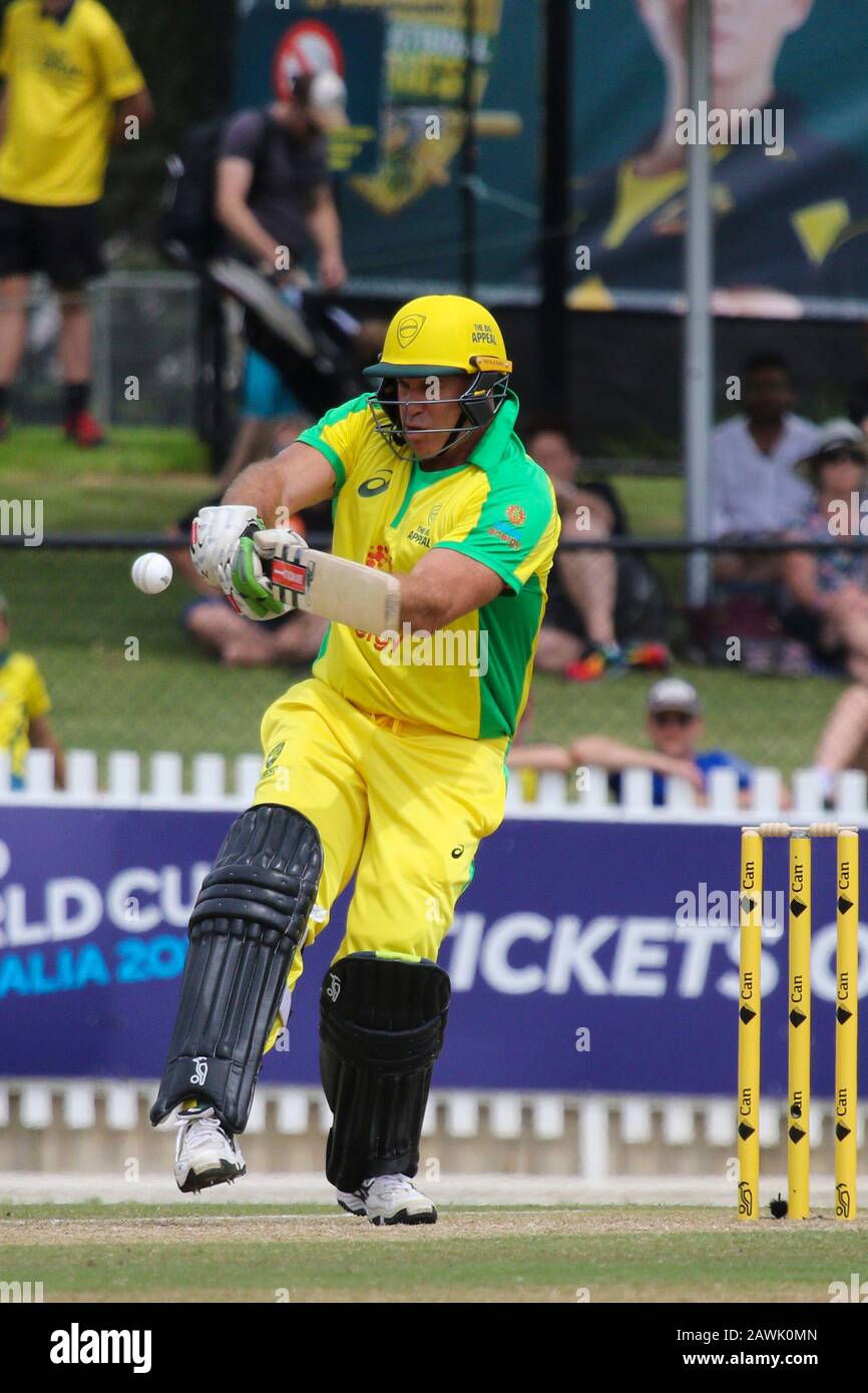 Kreuzung Oval, Melbourne, Victoria, Australien. Februar 2020. Das Bushfire Cricket Legends Bash Charity Match - Matthew Hayden während des Spiels - Image Credit: Brett keating/Alamy Live News Stockfoto