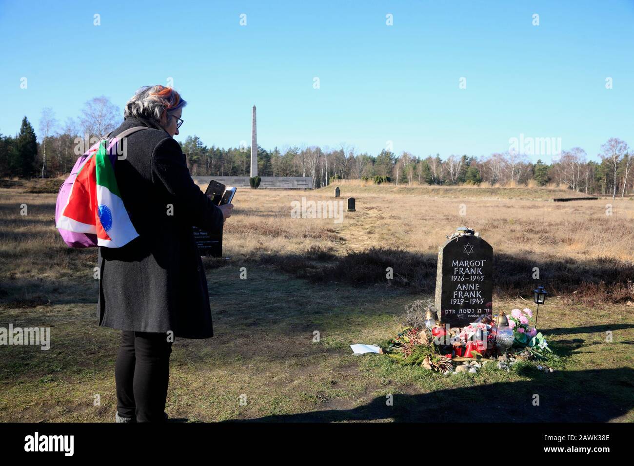Besucher der Gedenkstätte Anne und Margot Frank, KZ-Gedenkstätte Bergen