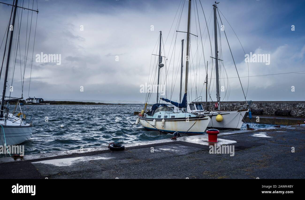 Groompsort Hafen während Storm Ciara Stockfoto