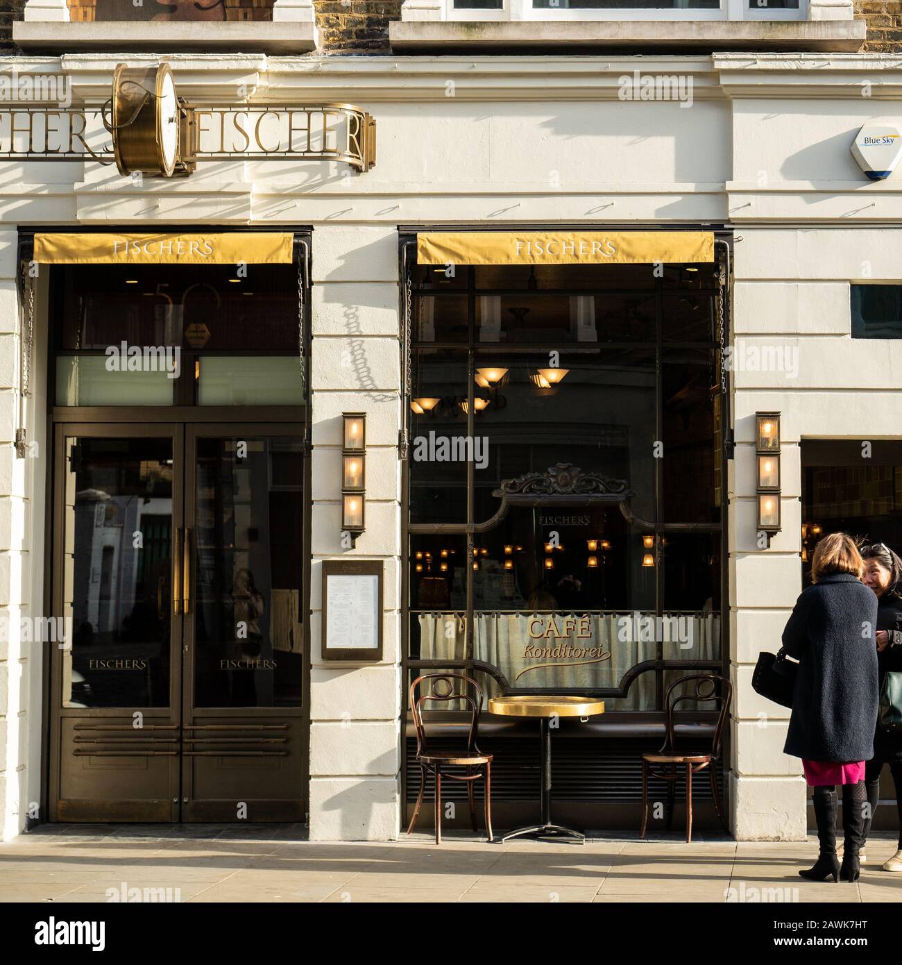 Café-Bar vor dem Marylebone in London. Stockfoto