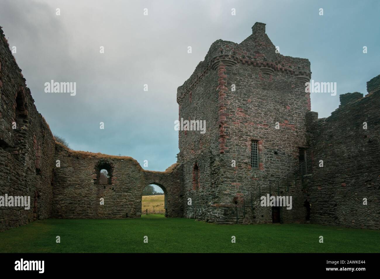 Die Ruinen von Skipness Castle, einer Ruine auf Kintyre im Westen Schottlands. Stockfoto