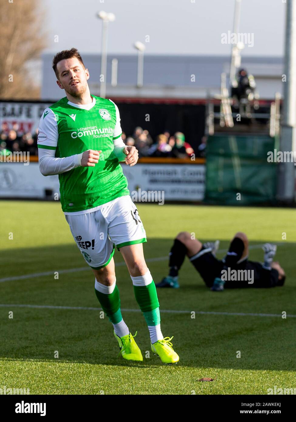 Alloa, Schottland, Großbritannien. Februar 2020. Indobrill Stadium Alloa, Alloa Clackmannashire, Schottland; Scottish Cup Football, BSC Glasgow gegen Hibernian; Marc McNulty von Hibernian feiert, nachdem er das Eröffnungsziel erreicht hat. Gutschrift: Action Plus Sports Images/Alamy Live News Stockfoto