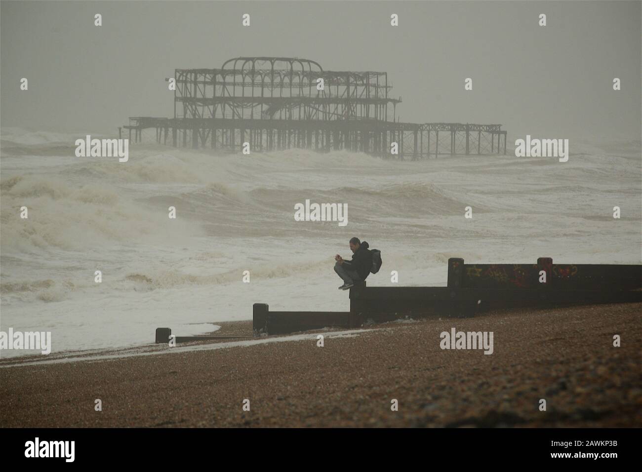 Brighton, Großbritannien, 9. Februar 2020 Storm Ciara und die Wellen vor der Küste von Brighton Stockfoto