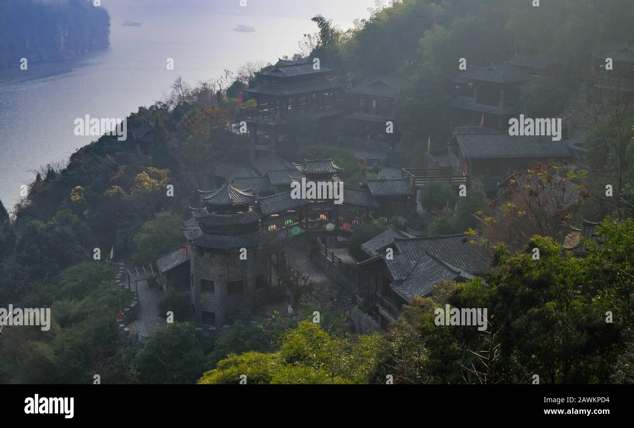 Drei Gorges Tribe Scenic Spot entlang des Jangtsekiang, Hier befindet sich am Drei Schluchtdamm im Jangtsekiang, Es ist ein 5A-Nationalpark in C Stockfoto