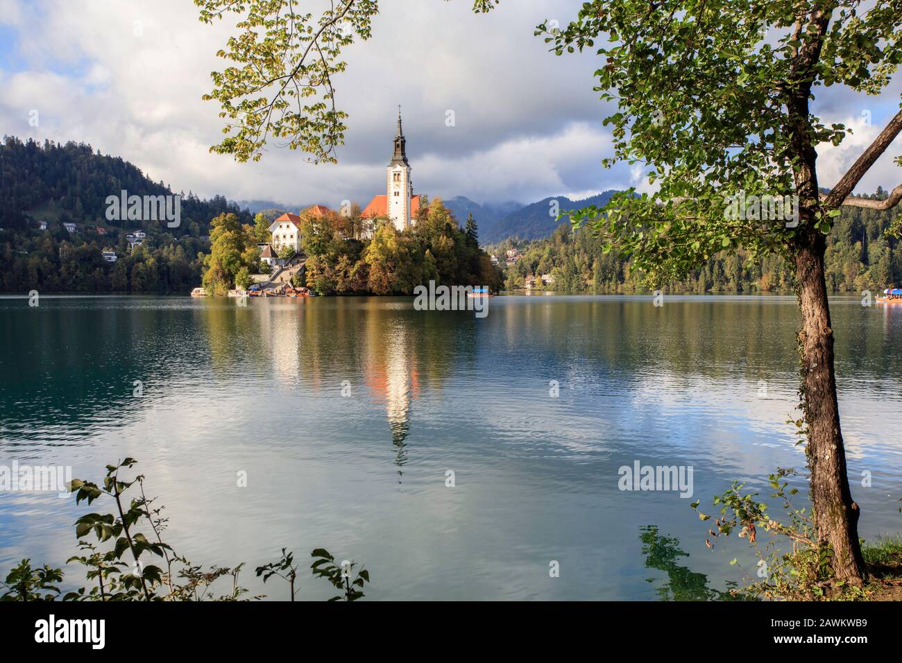 Bled Kirche steht auf der Insel im Zentrum des Sees. Julische Alpen. Slowenien Stockfoto