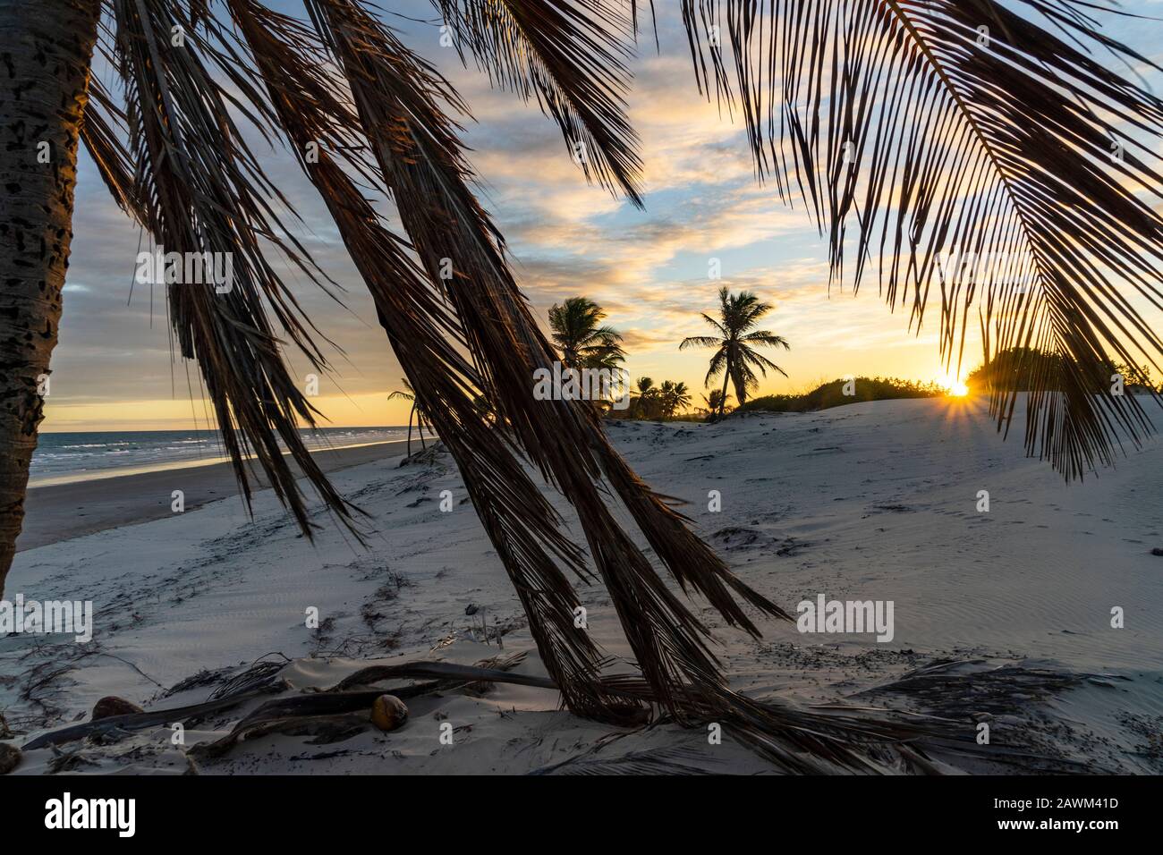 Fantastische Landschaft von Mangue Seco Düne und Strand aerea in Bahia, Brasilien Stockfoto